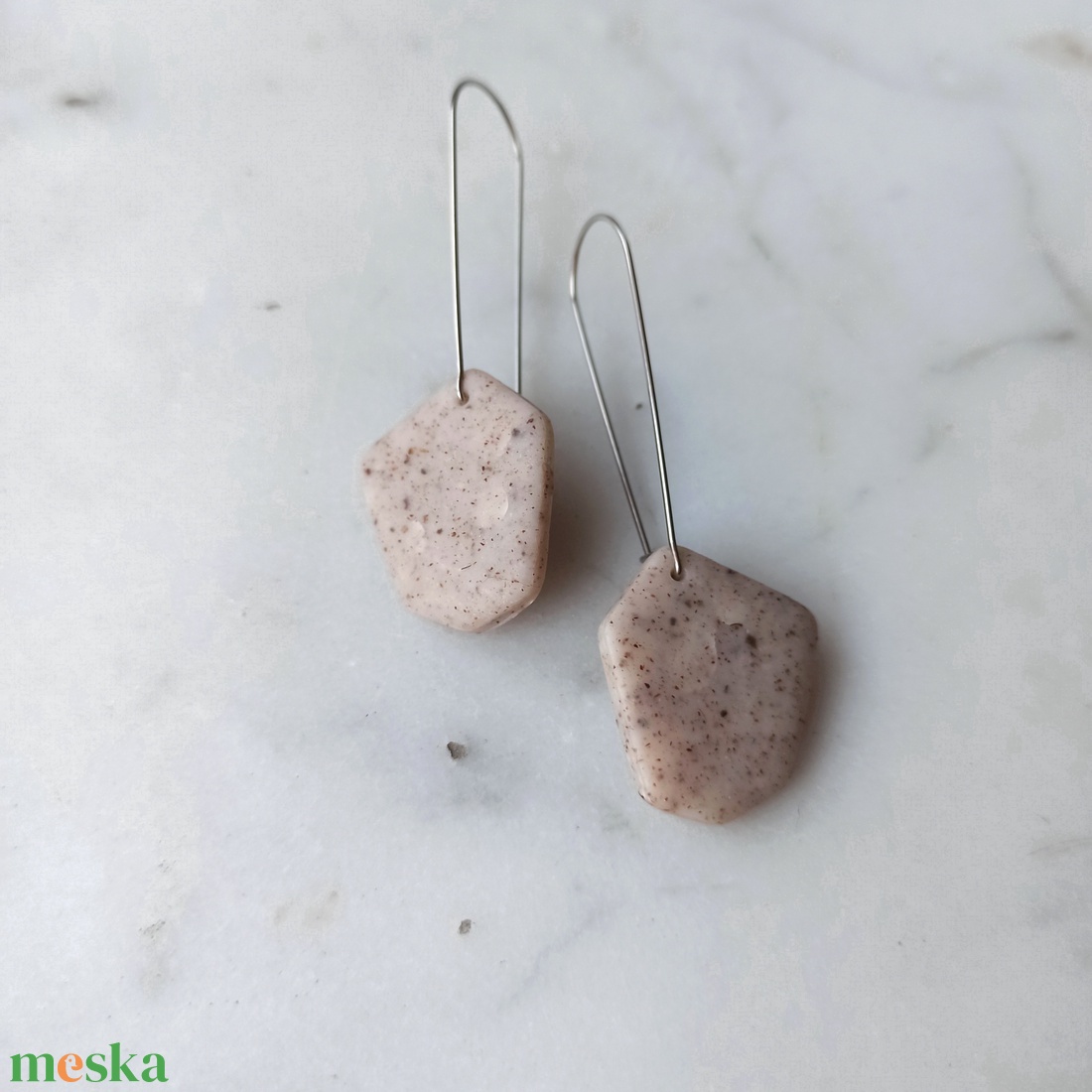 Szögletes gyurma fülbevaló - ékszer - fülbevaló - lógó fülbevaló - Meska.hu