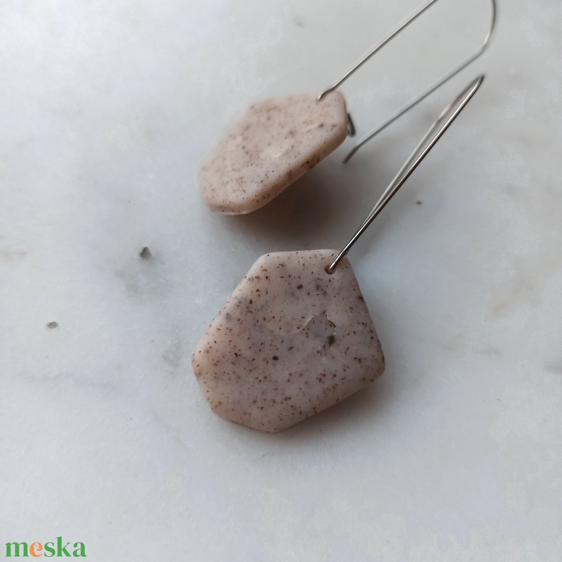 Szögletes gyurma fülbevaló - ékszer - fülbevaló - lógó fülbevaló - Meska.hu