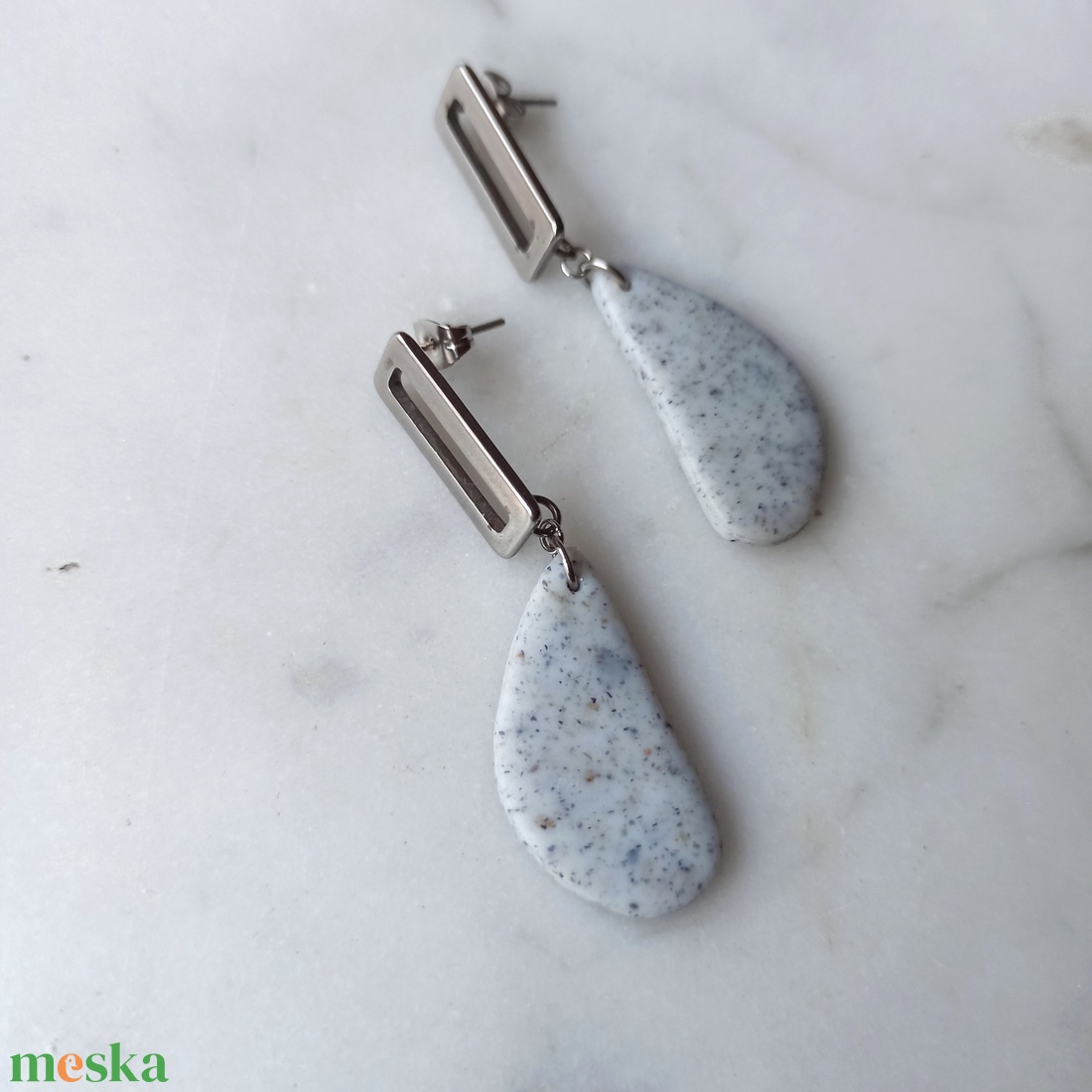 Csepp bedugós gyurma fülbevaló - ékszer - fülbevaló - lógó fülbevaló - Meska.hu