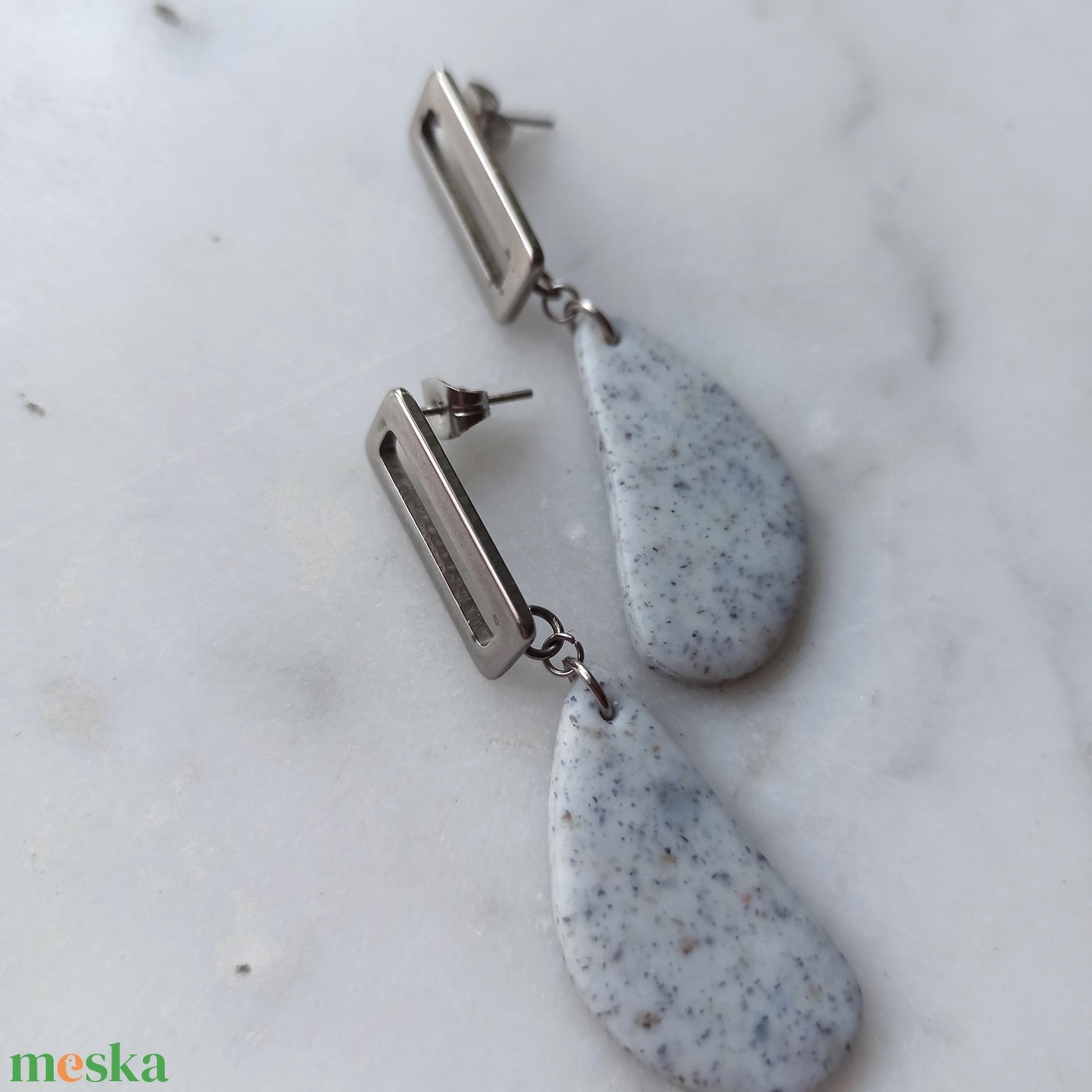 Csepp bedugós gyurma fülbevaló - ékszer - fülbevaló - lógó fülbevaló - Meska.hu