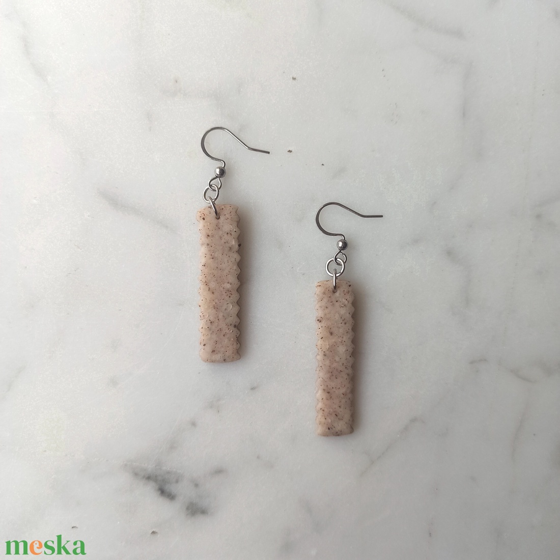 Cikkcakk gyurma fülbevaló - ékszer - fülbevaló - lógó fülbevaló - Meska.hu