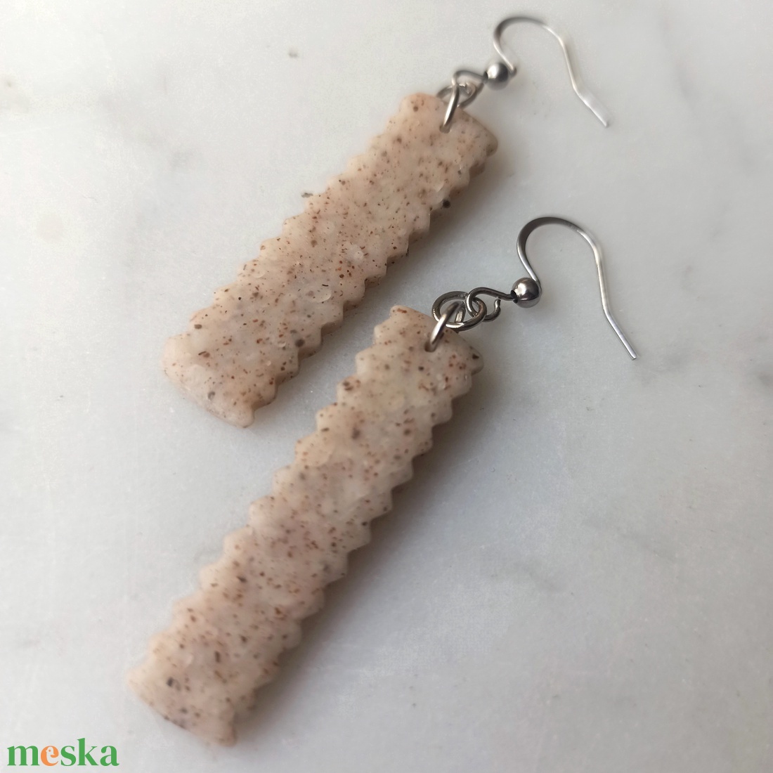 Cikkcakk gyurma fülbevaló - ékszer - fülbevaló - lógó fülbevaló - Meska.hu