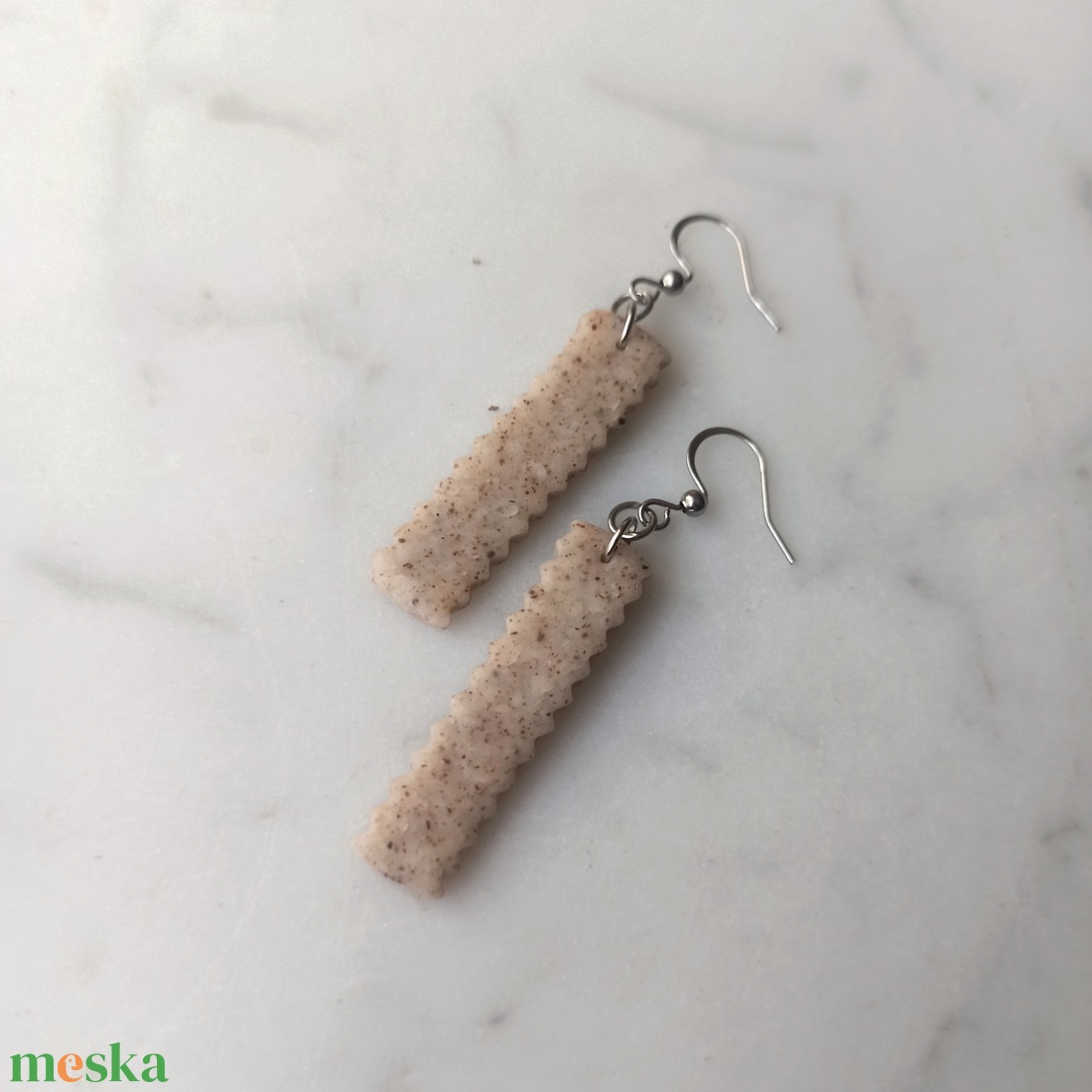 Cikkcakk gyurma fülbevaló - ékszer - fülbevaló - lógó fülbevaló - Meska.hu