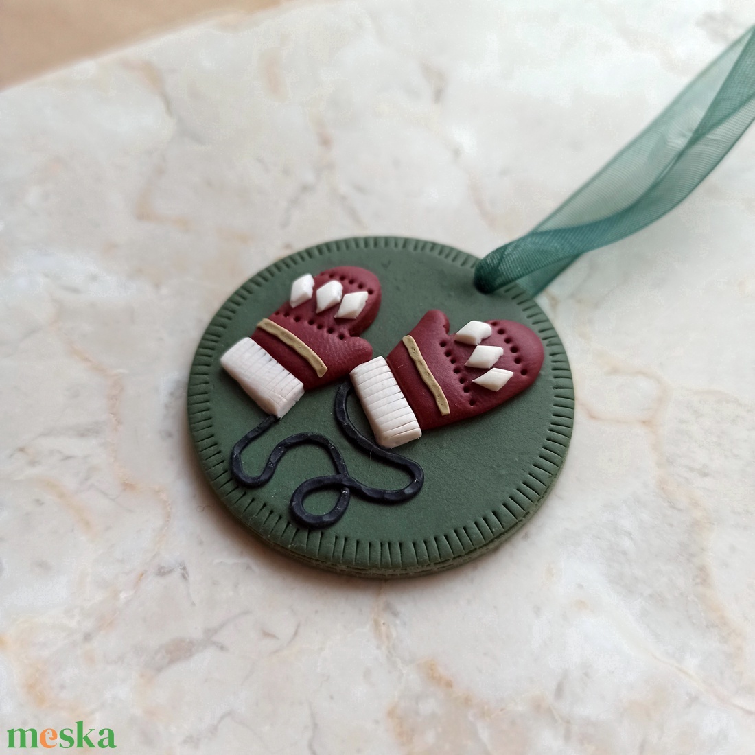 Gyurma karácsonyfadísz - kesztyű - karácsony - karácsonyi lakásdekoráció - karácsonyfadíszek - Meska.hu