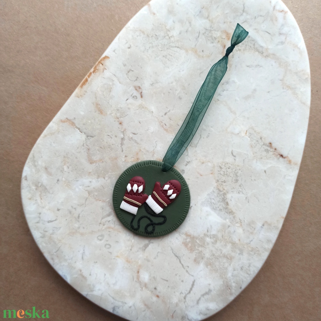 Gyurma karácsonyfadísz - kesztyű - karácsony - karácsonyi lakásdekoráció - karácsonyfadíszek - Meska.hu