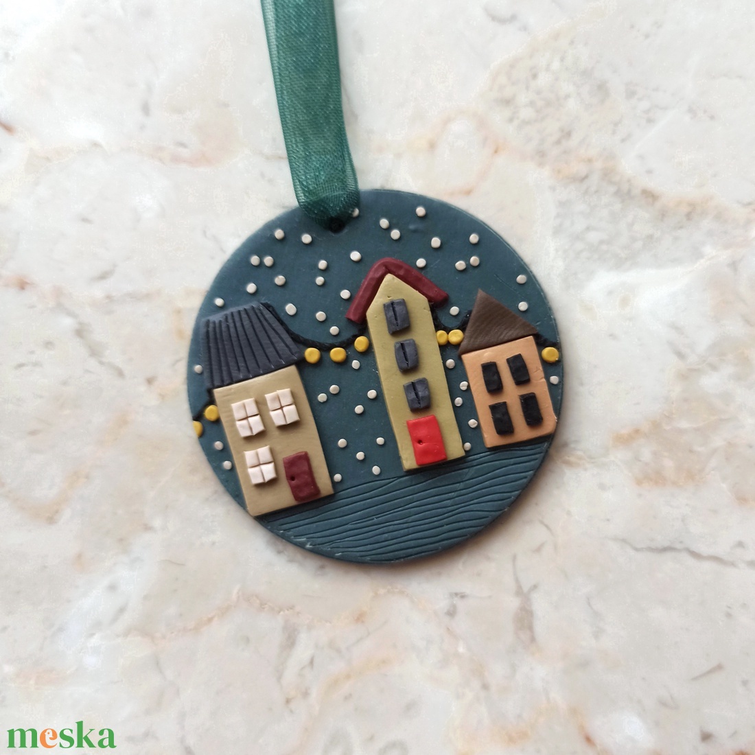 Gyurma karácsonyfadísz - téli házikók - karácsony - karácsonyi lakásdekoráció - karácsonyfadíszek - Meska.hu