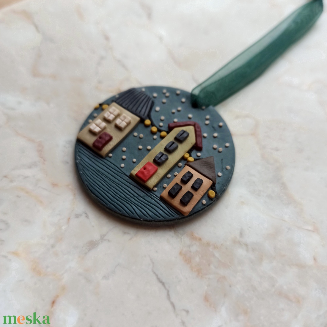 Gyurma karácsonyfadísz - téli házikók - karácsony - karácsonyi lakásdekoráció - karácsonyfadíszek - Meska.hu