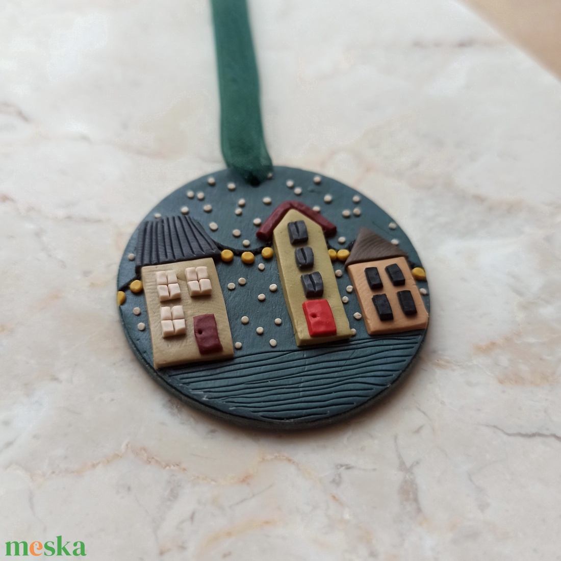 Gyurma karácsonyfadísz - téli házikók - karácsony - karácsonyi lakásdekoráció - karácsonyfadíszek - Meska.hu