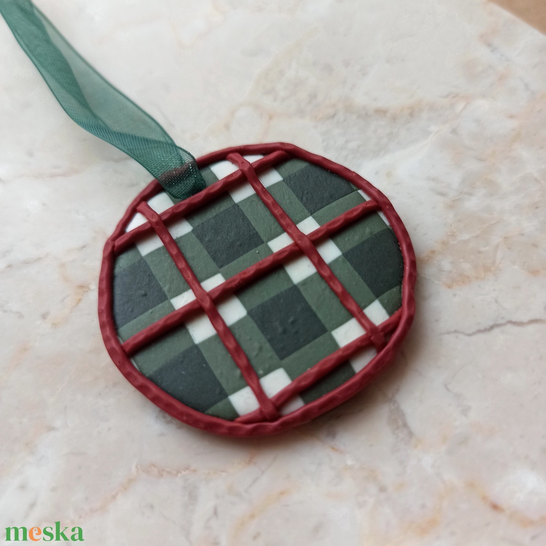 Gyurma karácsonyfadísz - kockás takaró - karácsony - karácsonyi lakásdekoráció - karácsonyfadíszek - Meska.hu