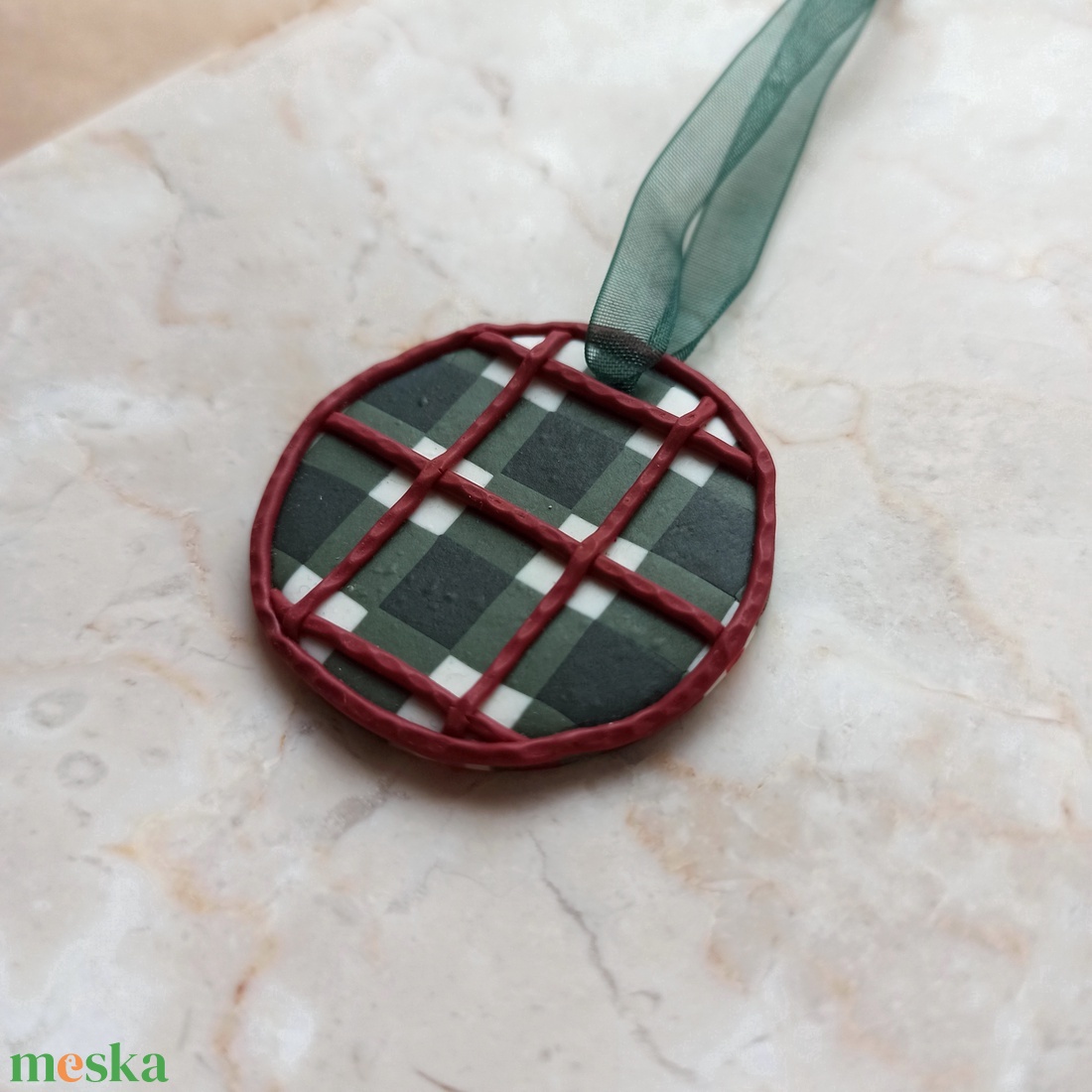 Gyurma karácsonyfadísz - kockás takaró - karácsony - karácsonyi lakásdekoráció - karácsonyfadíszek - Meska.hu