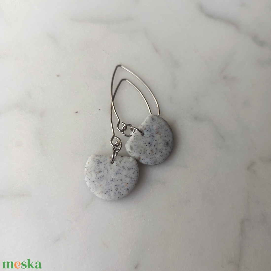 Félkör bedugós gyurma fülbevaló - ékszer - fülbevaló - lógó fülbevaló - Meska.hu