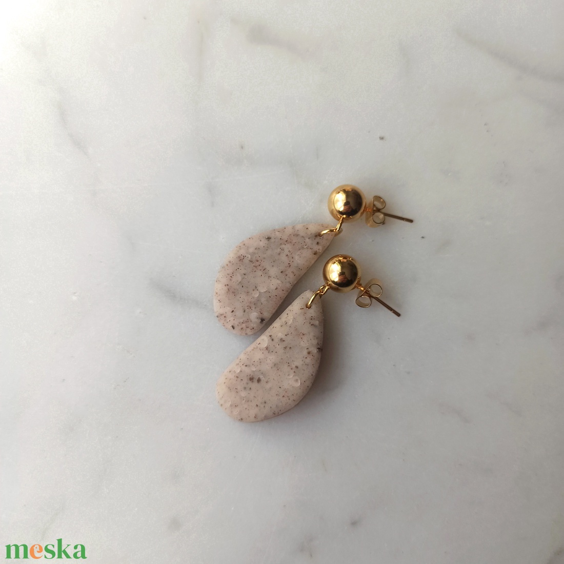 Csepp bedugós gyurma fülbevaló - ékszer - fülbevaló - lógó fülbevaló - Meska.hu