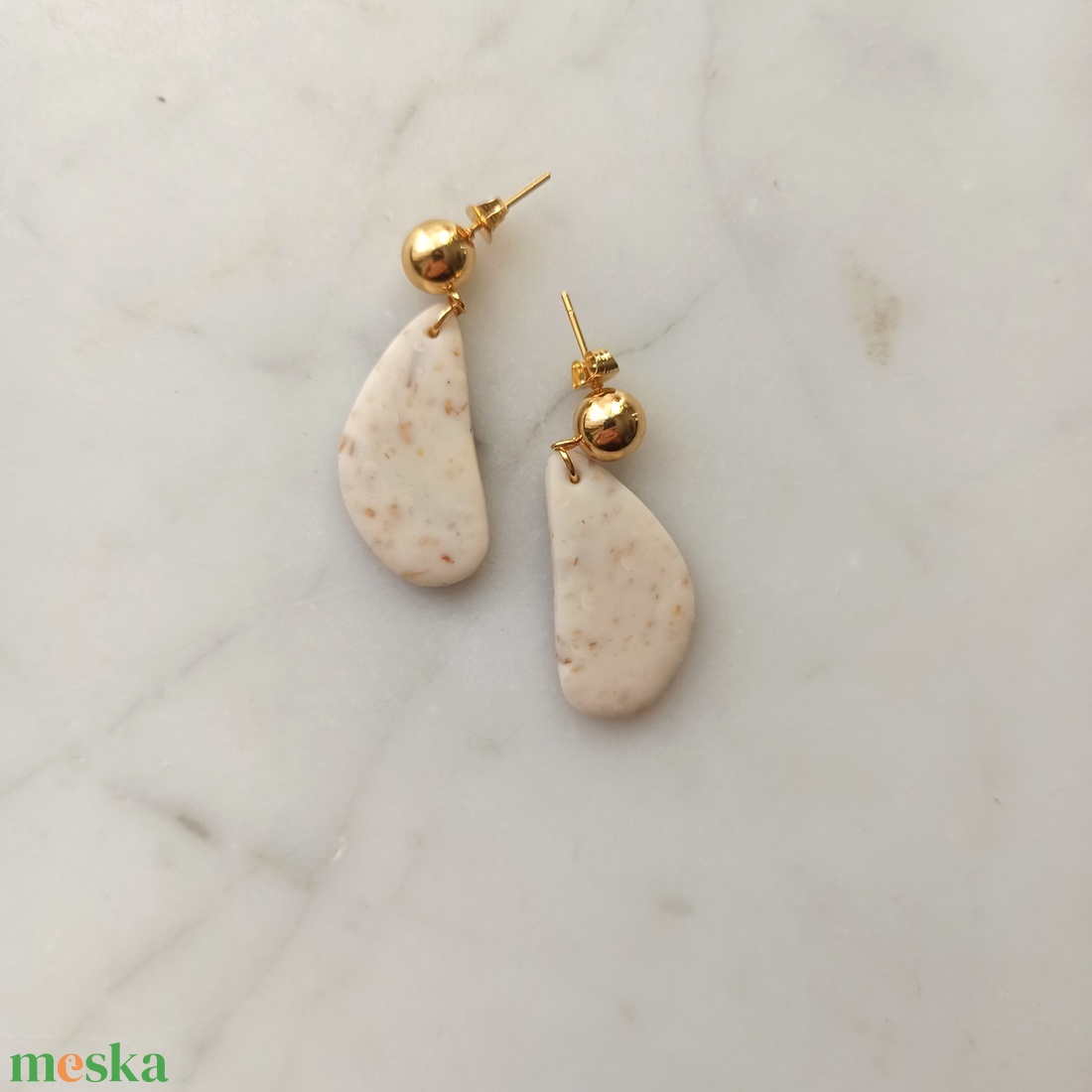 Csepp bedugós gyurma fülbevaló - ékszer - fülbevaló - lógó fülbevaló - Meska.hu