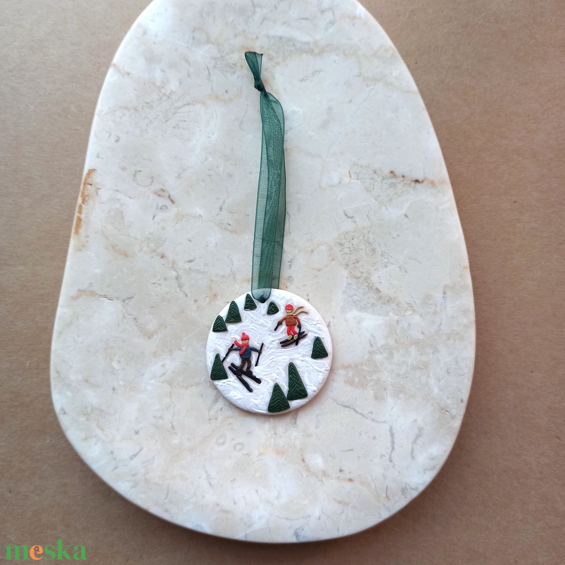 Gyurma karácsonyfadísz - sípálya - karácsony - karácsonyi lakásdekoráció - karácsonyfadíszek - Meska.hu