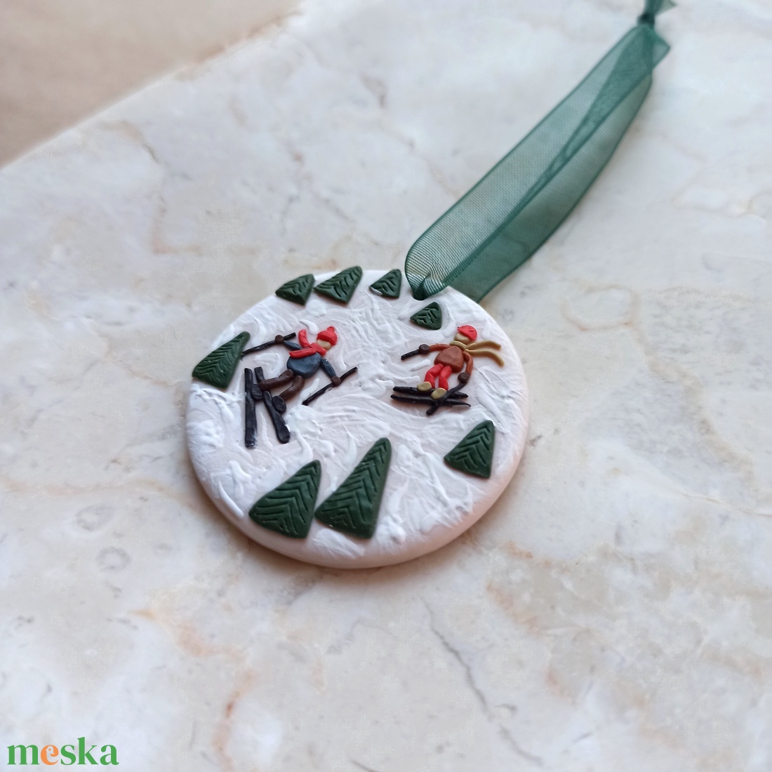 Gyurma karácsonyfadísz - sípálya - karácsony - karácsonyi lakásdekoráció - karácsonyfadíszek - Meska.hu