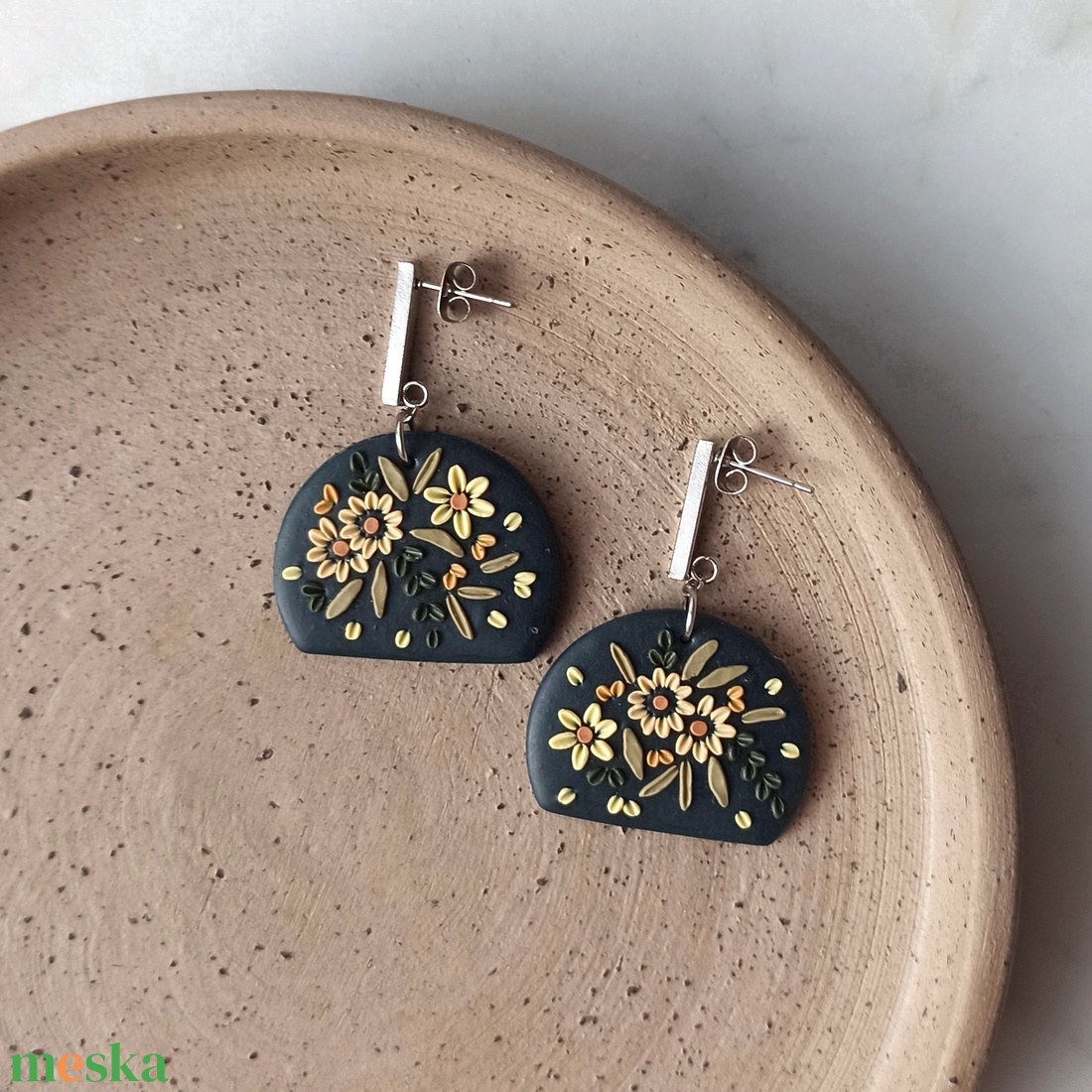 Virágos fülbevaló - ékszer - fülbevaló - lógó fülbevaló - Meska.hu