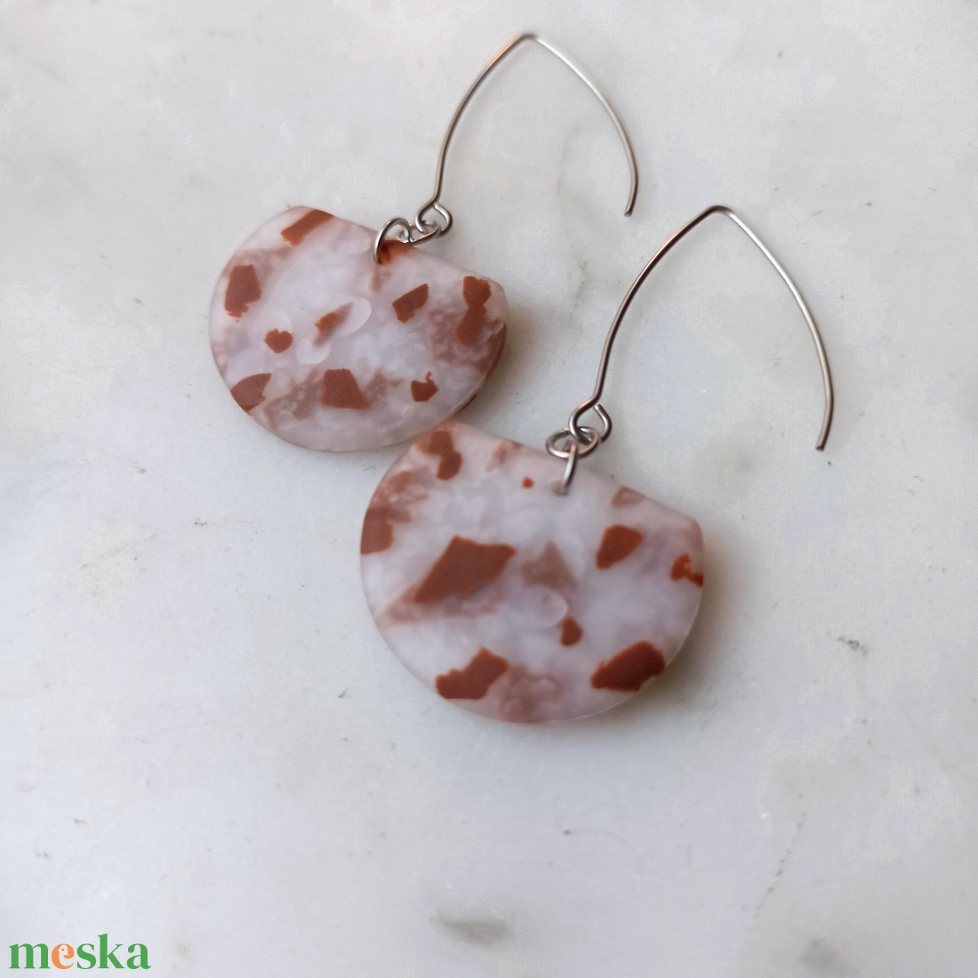 Félkör gyurma fülbevaló - ékszer - fülbevaló - lógó fülbevaló - Meska.hu