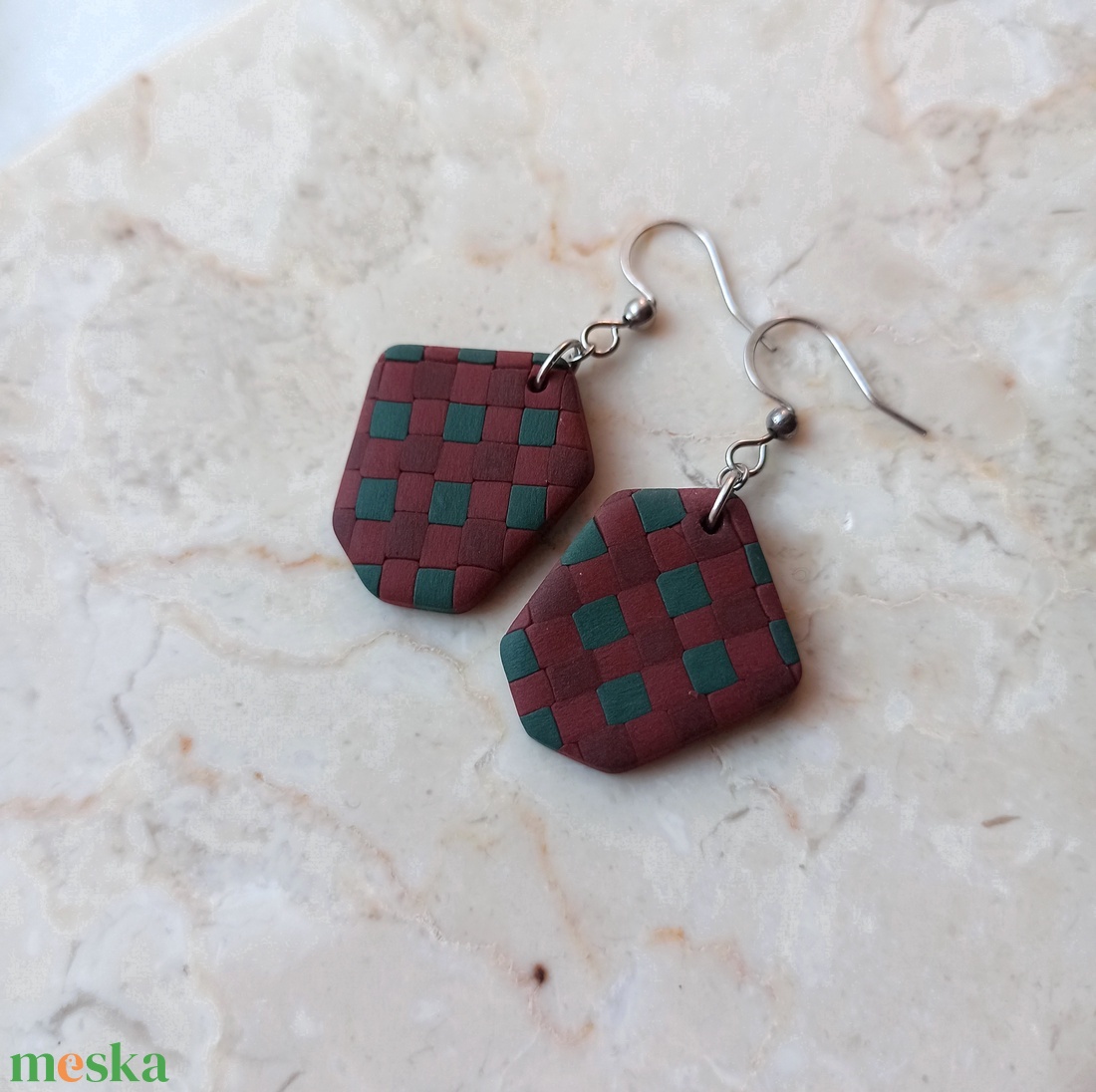 Kockás gyurma fülbevaló - ékszer - fülbevaló - lógó fülbevaló - Meska.hu