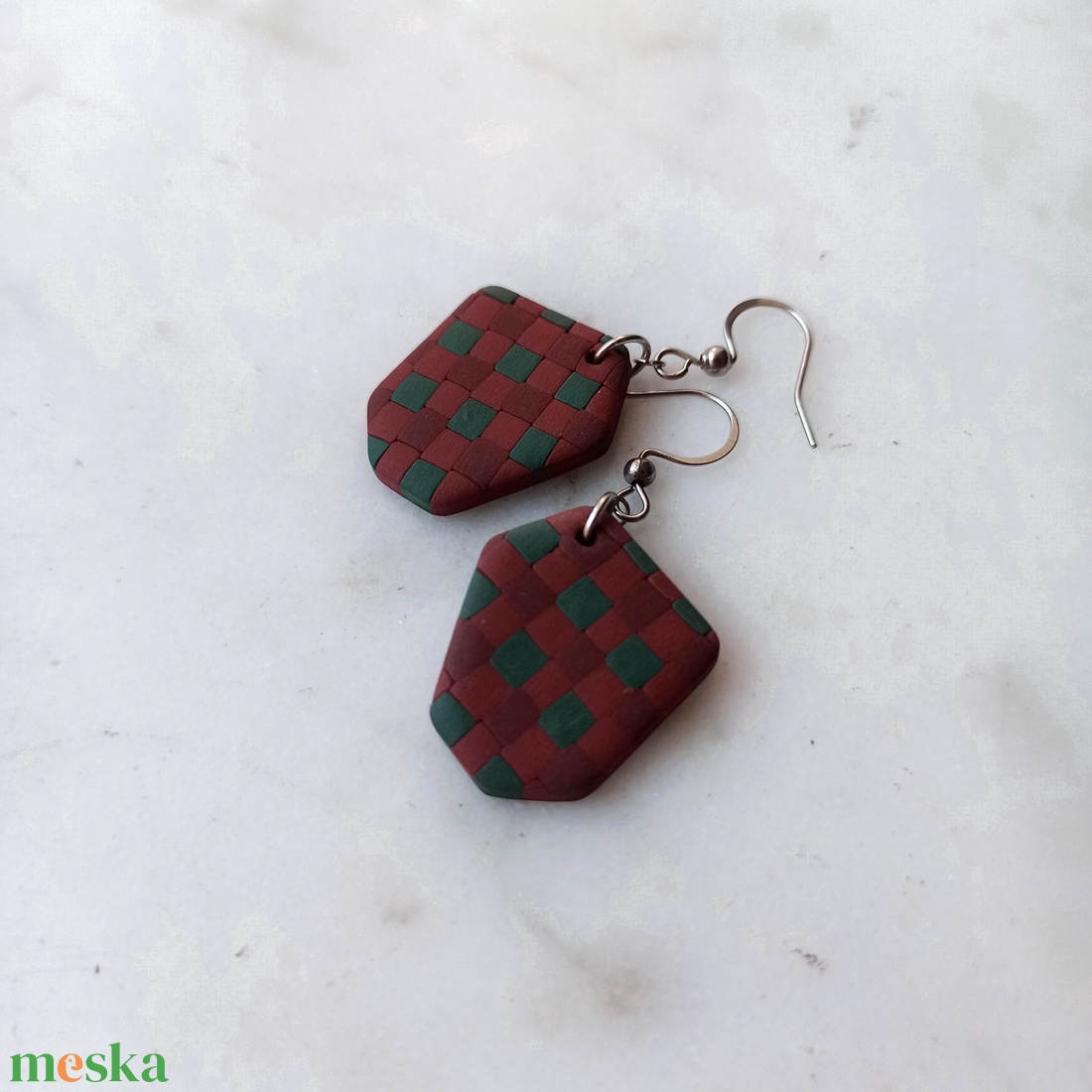 Kockás gyurma fülbevaló - ékszer - fülbevaló - lógó fülbevaló - Meska.hu