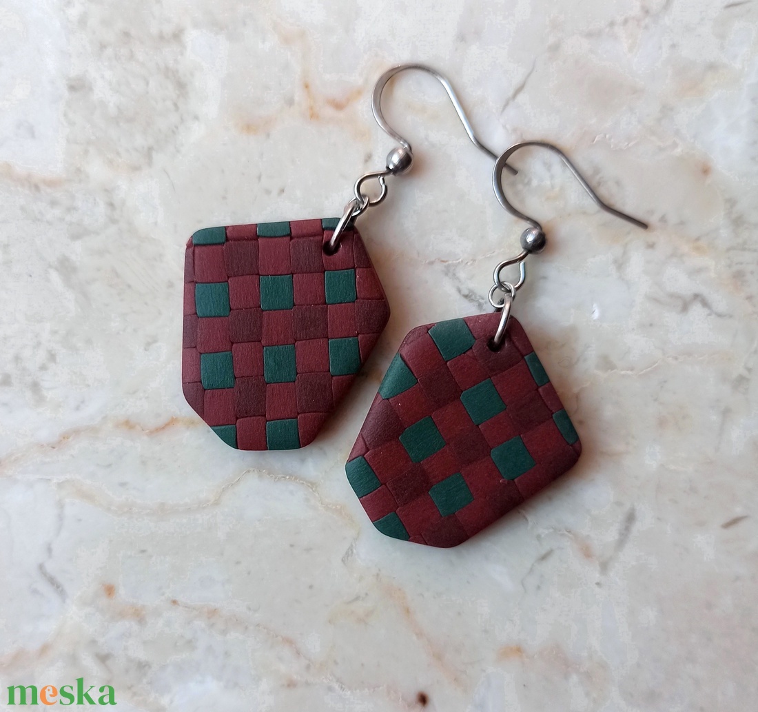 Kockás gyurma fülbevaló - ékszer - fülbevaló - lógó fülbevaló - Meska.hu