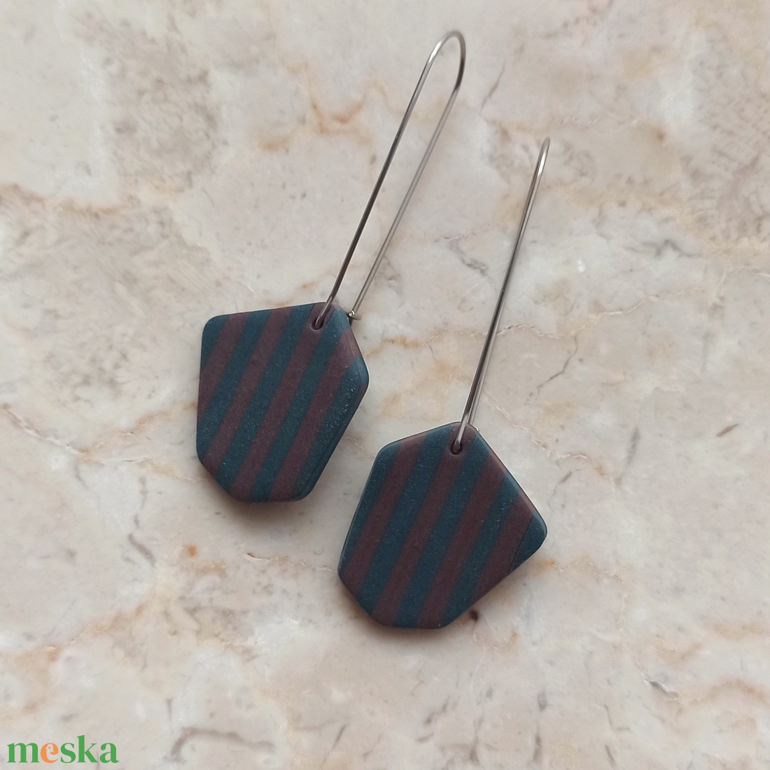 Csíkos gyurma fülbevaló - Kék és barna - ékszer - fülbevaló - lógó fülbevaló - Meska.hu
