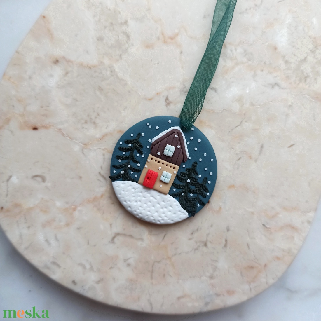 Gyurma karácsonyfadísz - erdei házikó - karácsony - karácsonyi lakásdekoráció - karácsonyfadíszek - Meska.hu