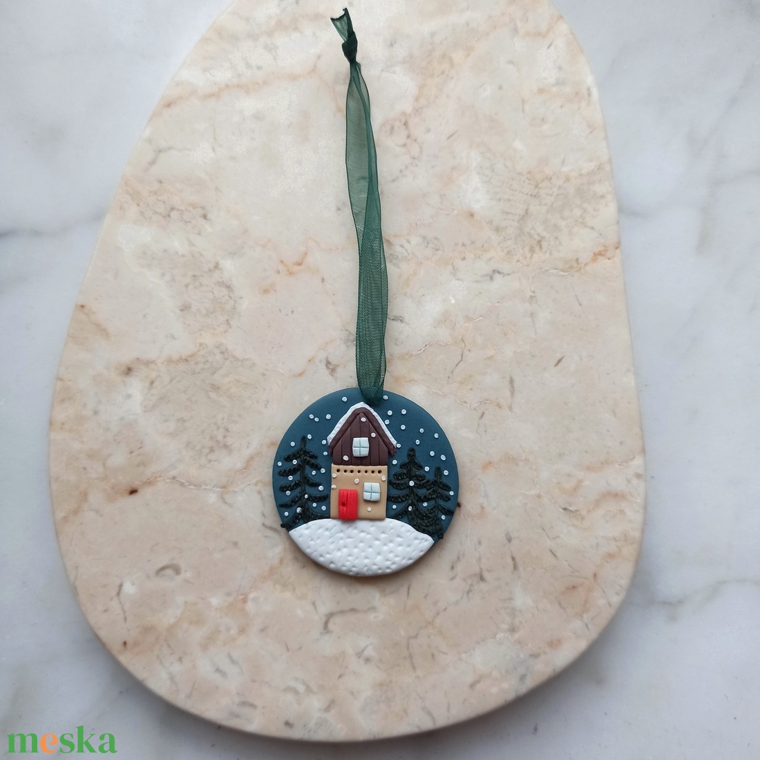 Gyurma karácsonyfadísz - erdei házikó - karácsony - karácsonyi lakásdekoráció - karácsonyfadíszek - Meska.hu