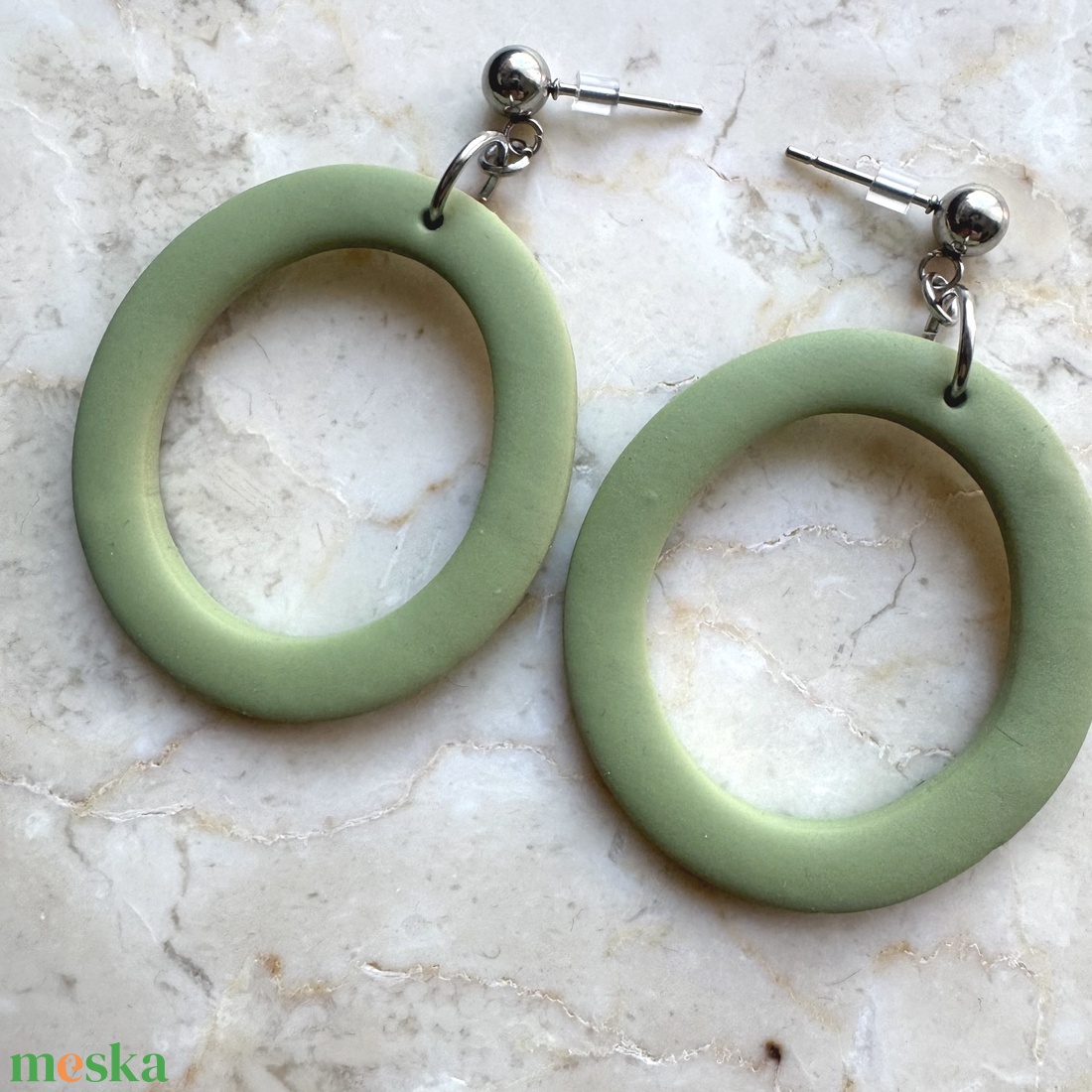 Ovális  bedugós fülbevaló - pisztácia - ékszer - fülbevaló - lógó fülbevaló - Meska.hu