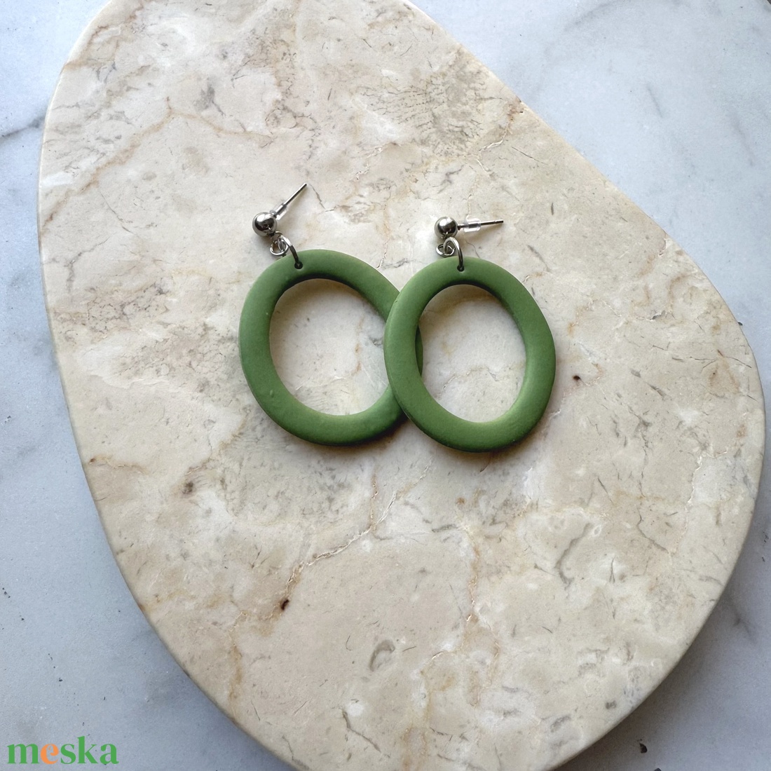 Ovális  bedugós fülbevaló - moha - ékszer - fülbevaló - lógó fülbevaló - Meska.hu