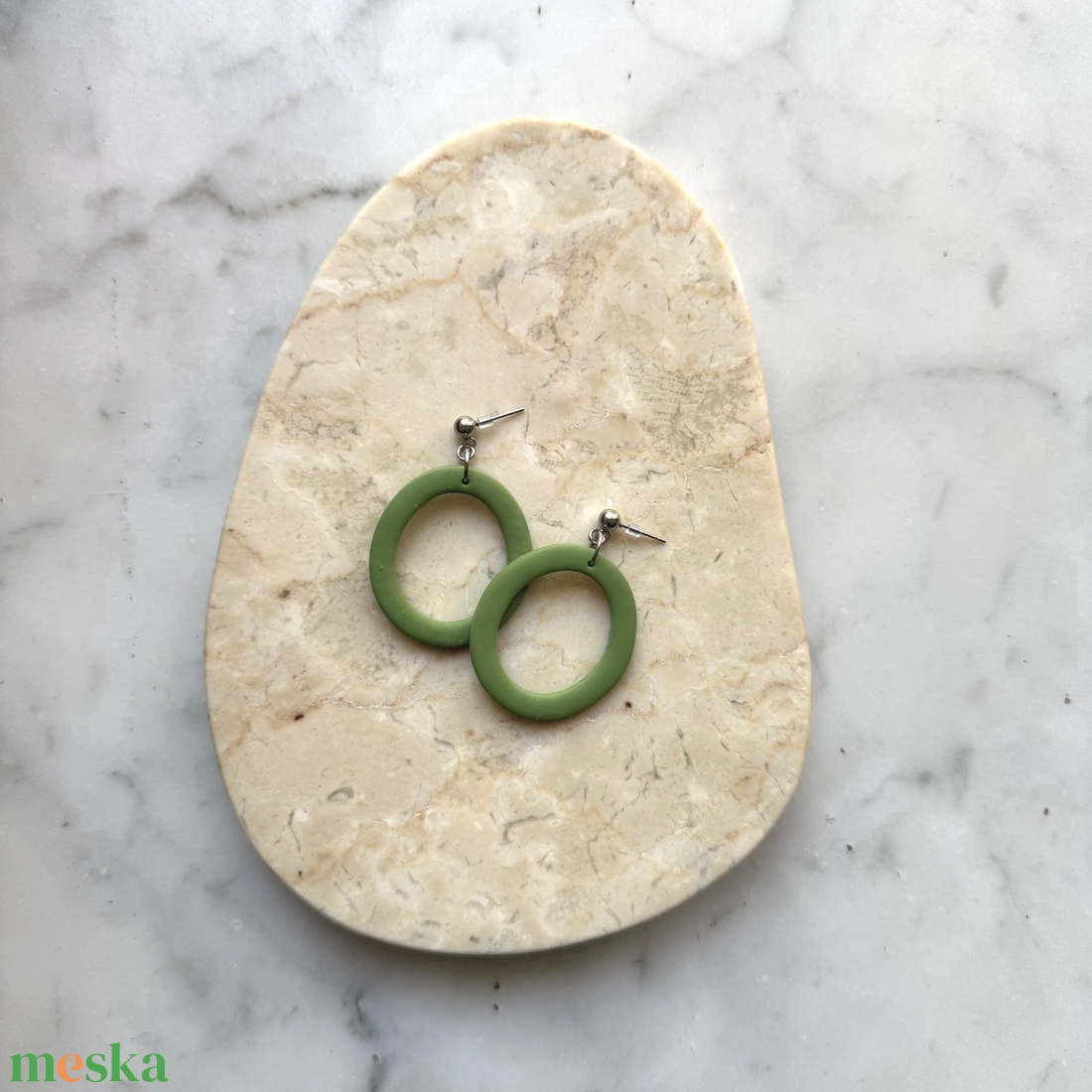 Ovális  bedugós fülbevaló - moha - ékszer - fülbevaló - lógó fülbevaló - Meska.hu