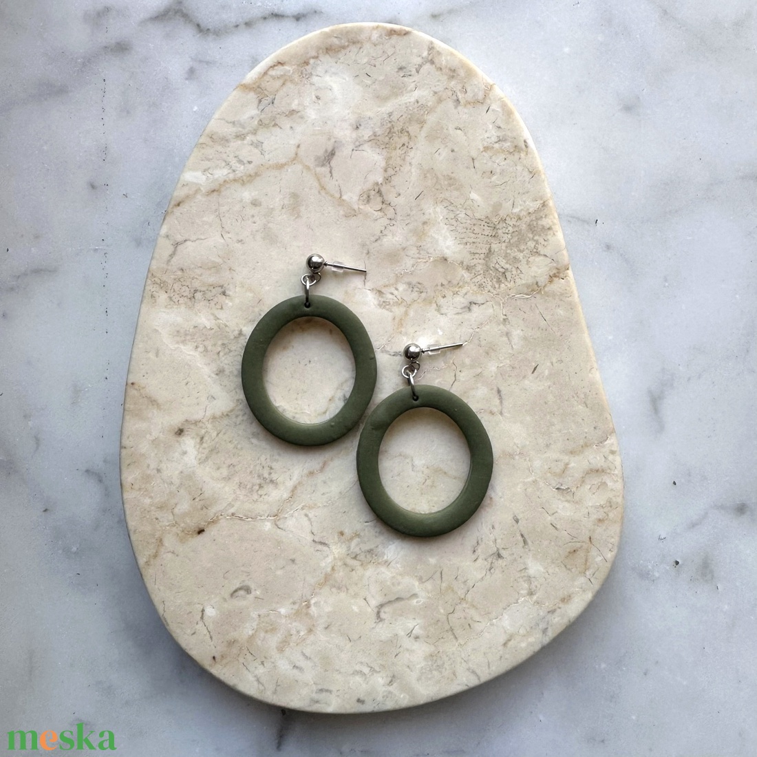 Ovális  bedugós fülbevaló - olíva - ékszer - fülbevaló - lógó fülbevaló - Meska.hu
