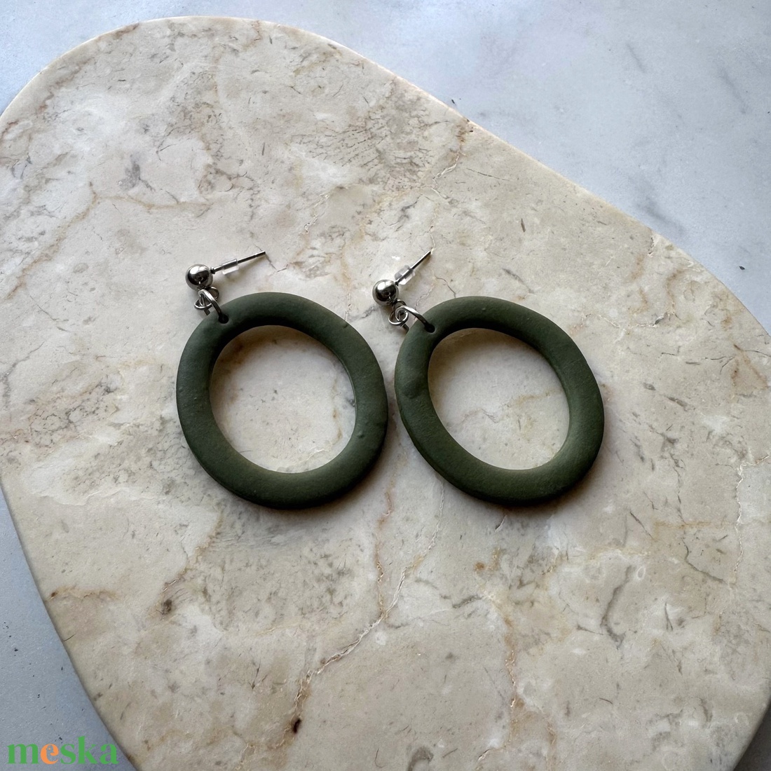 Ovális  bedugós fülbevaló - olíva - ékszer - fülbevaló - lógó fülbevaló - Meska.hu