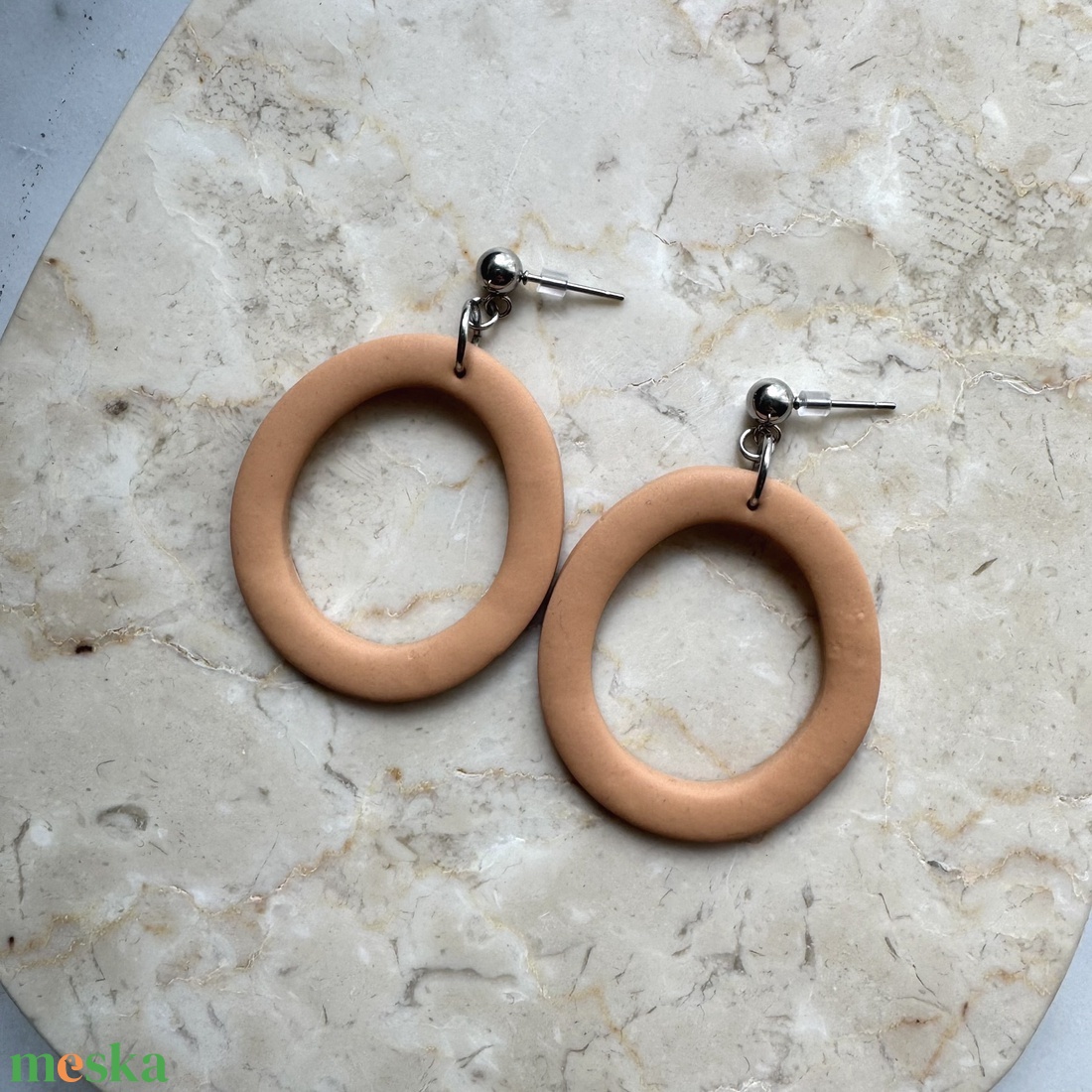 Ovális  bedugós fülbevaló - barack - ékszer - fülbevaló - lógó fülbevaló - Meska.hu