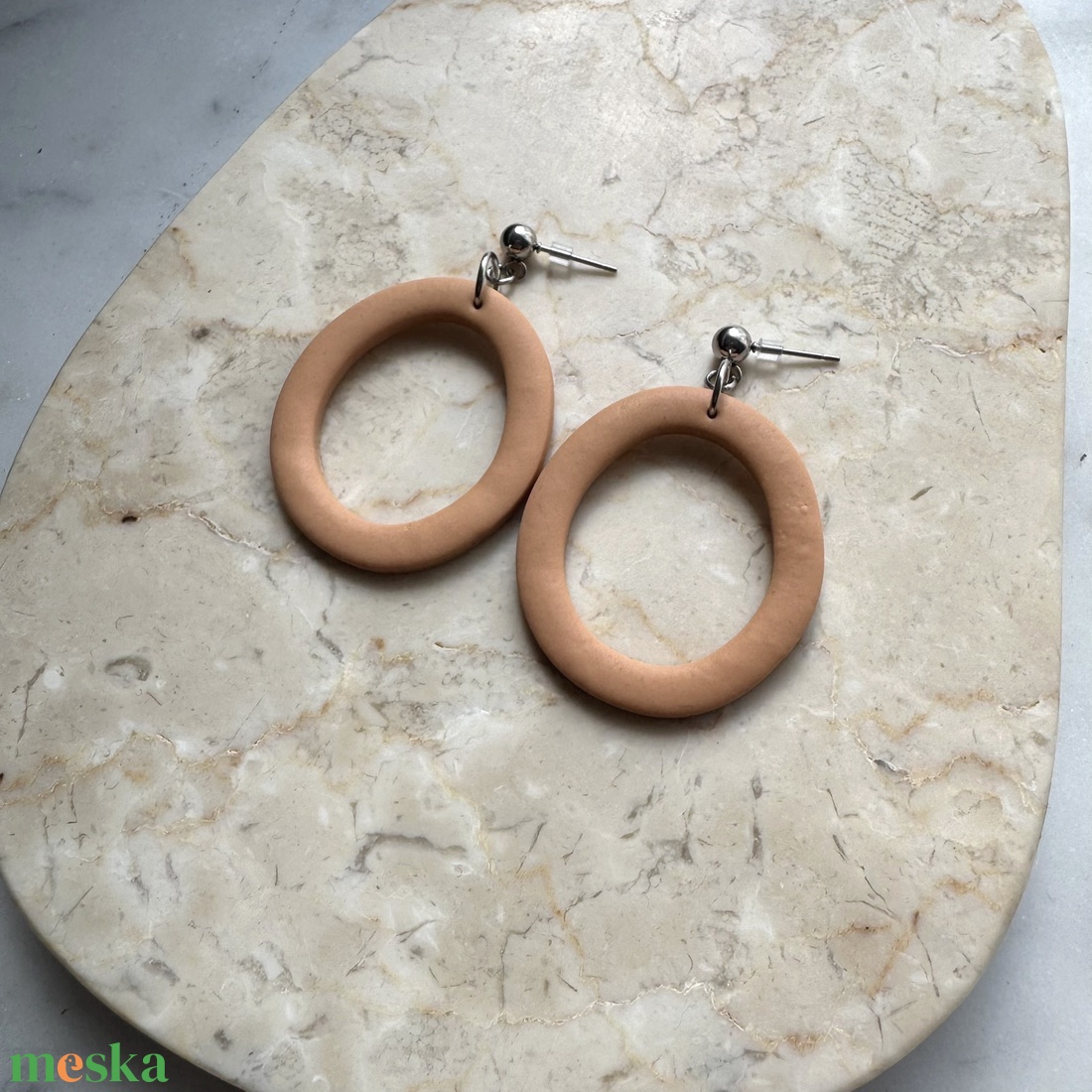 Ovális  bedugós fülbevaló - barack - ékszer - fülbevaló - lógó fülbevaló - Meska.hu