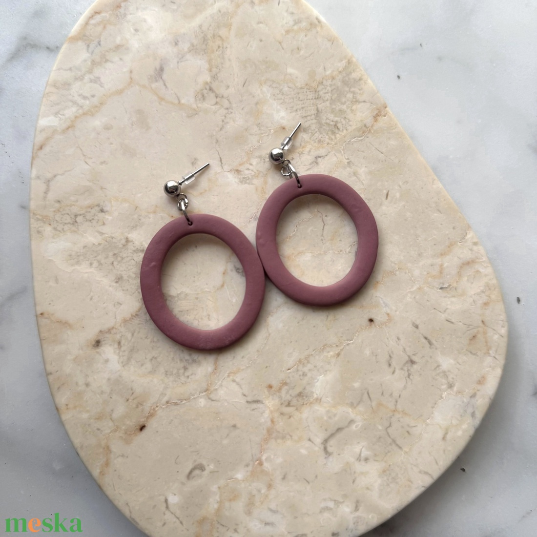 Ovális  bedugós fülbevaló - mályva - ékszer - fülbevaló - lógó fülbevaló - Meska.hu