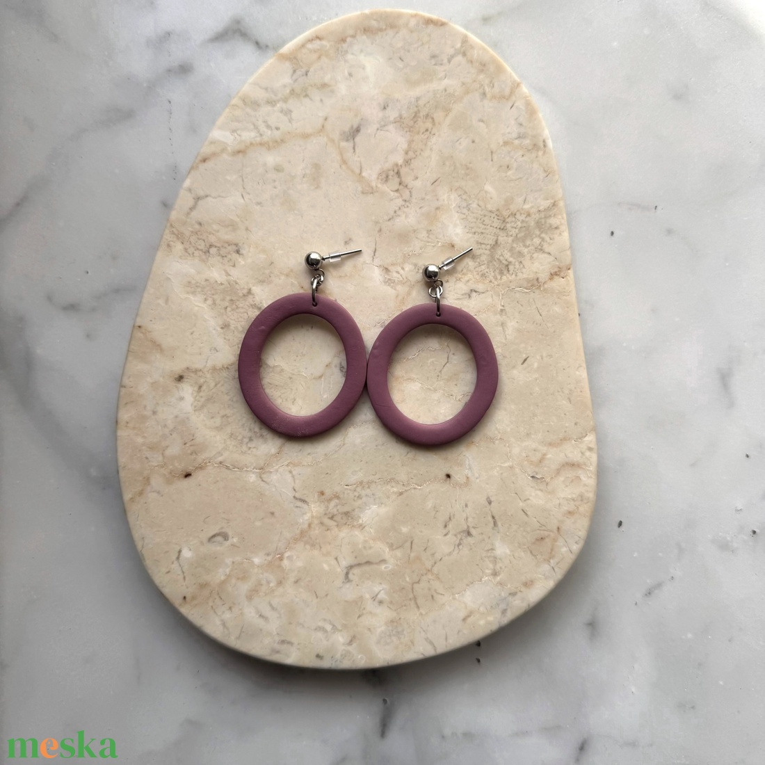 Ovális  bedugós fülbevaló - mályva - ékszer - fülbevaló - lógó fülbevaló - Meska.hu