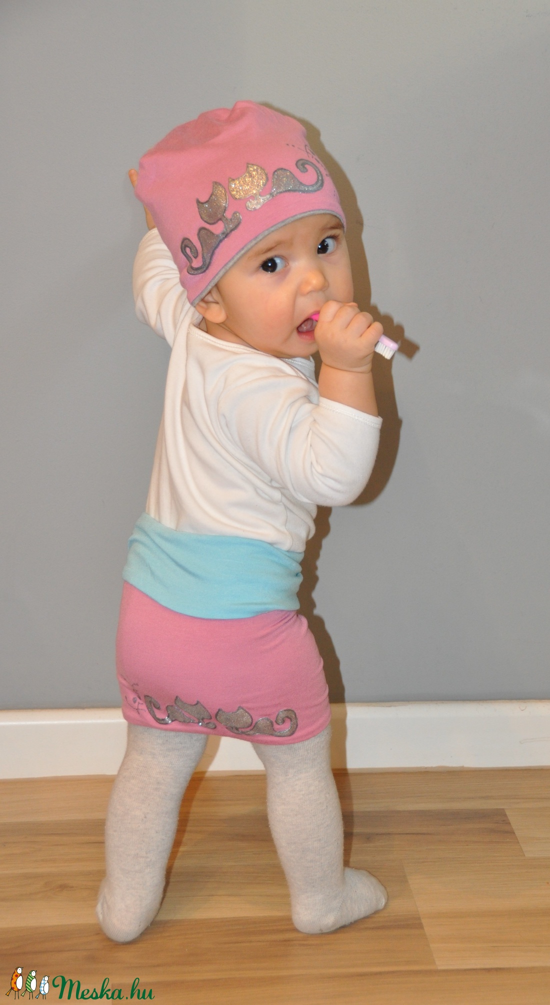 Fiorella kifordítható gyerek SAPKA pink-szürke/ ezüst cicás - ruha & divat - babaruha & gyerekruha - babasapka - Meska.hu