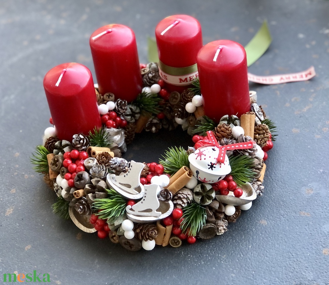 Adventi koszorú korcsolyával - otthon & életmód - dekoráció - asztal és polc dekoráció - asztaldísz - Meska.hu