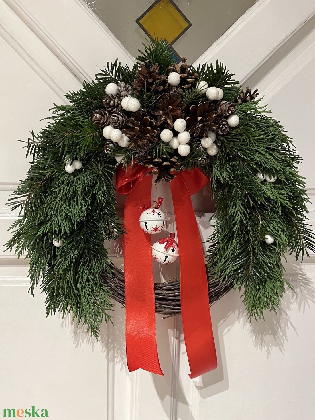 Téli örökzöld kopogtató - otthon & életmód - dekoráció - ajtó- és ablak dekoráció - ajtódísz & kopogtató - Meska.hu