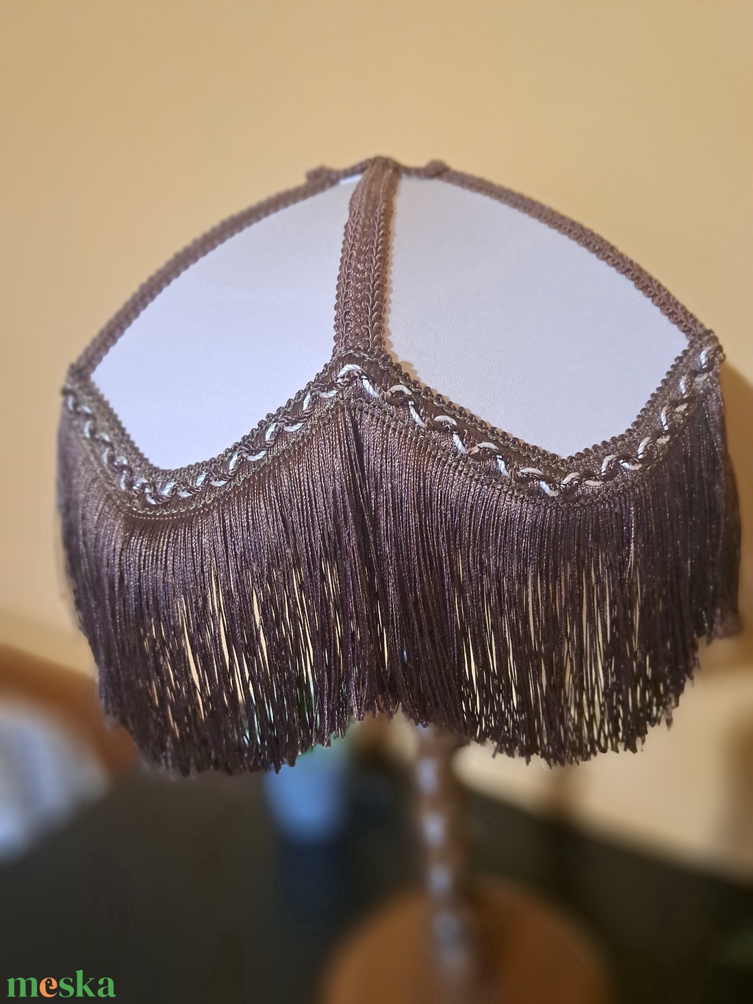 Barna/bézs vintage asztali lámpa csavaros fa talppal - otthon & életmód - lámpa - hangulatlámpa - Meska.hu