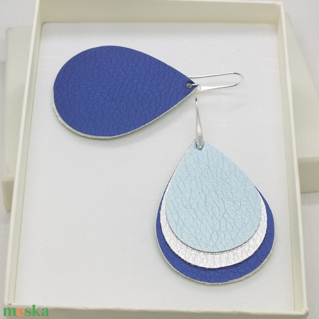 Fülbevaló, 5 cm, kék-ezüst - ékszer - fülbevaló - lógó fülbevaló - Meska.hu Fülbevaló, 5 cm, kék-ezüst - ékszer - fülbevaló - lógó fülbevaló - Meska.hu
