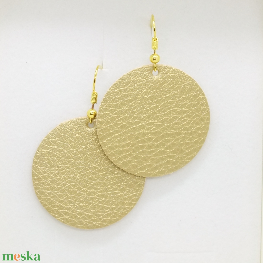 Fülbevaló, 3,5 cm, arany színű - ékszer - fülbevaló - lógós kerek fülbevaló - Meska.hu Fülbevaló, 3,5 cm, arany színű - ékszer - fülbevaló - lógós kerek fülbevaló - Meska.hu
