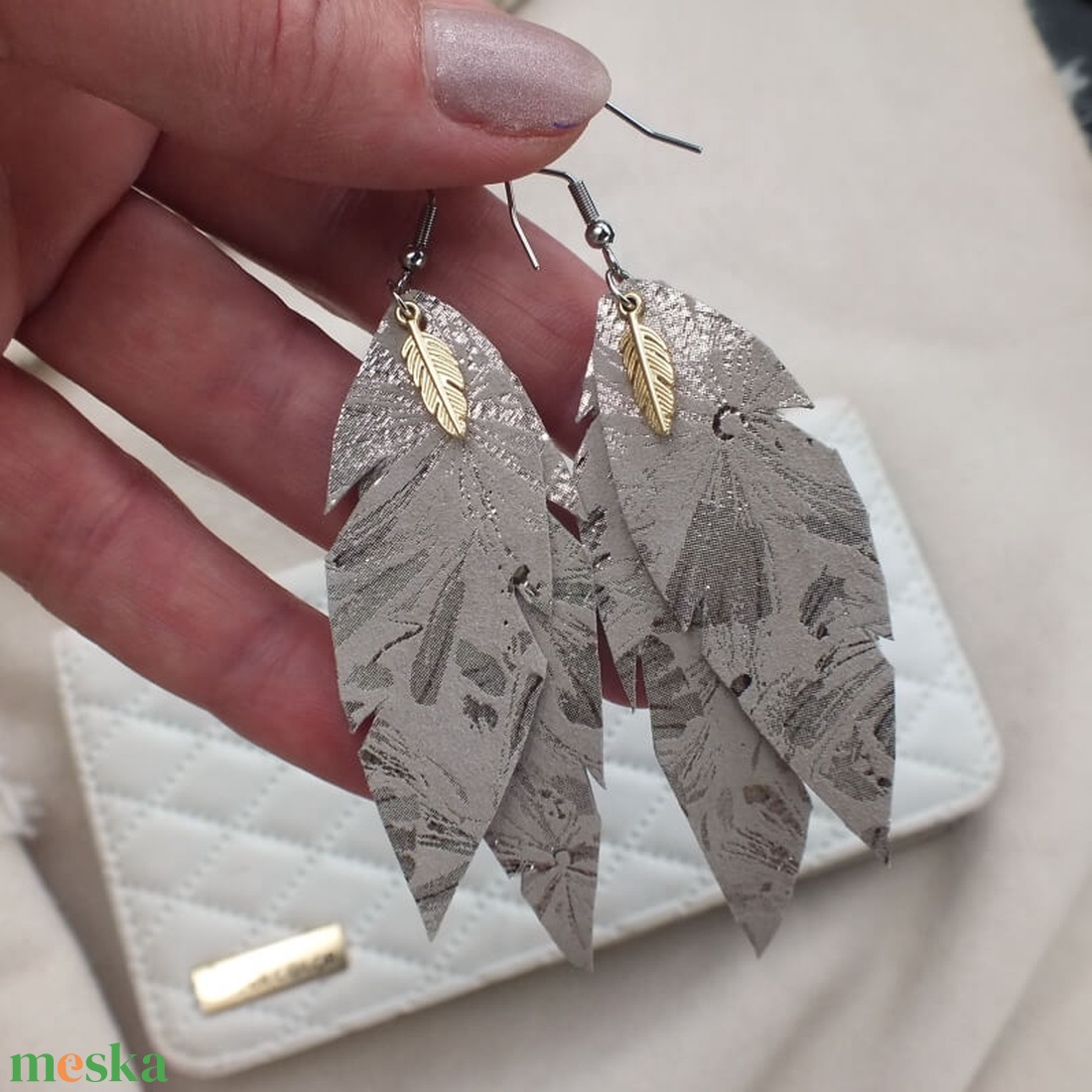 Bőr fülbevaló, 7 cm - ékszer - fülbevaló - lógó fülbevaló - Meska.hu