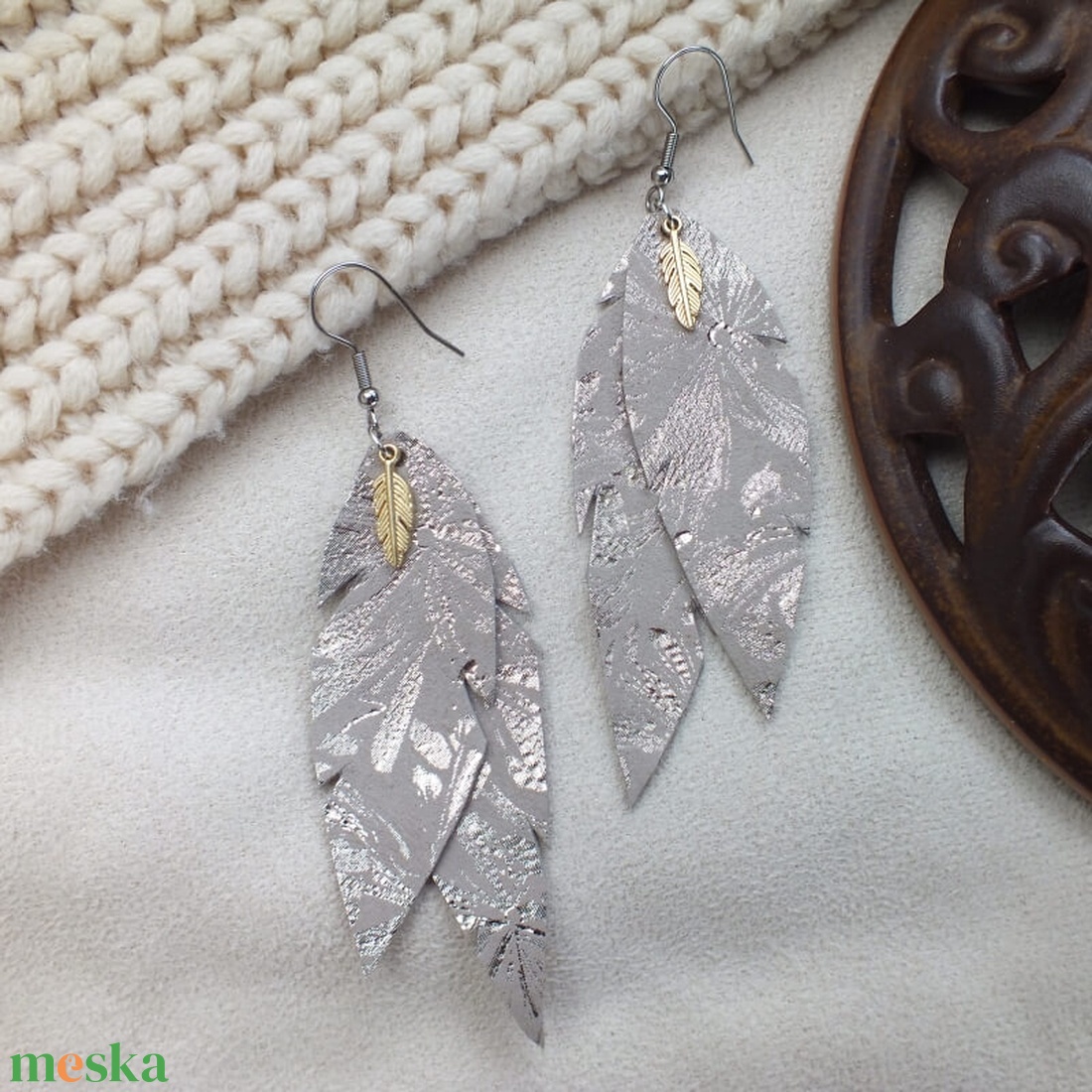 Bőr fülbevaló, 7 cm - ékszer - fülbevaló - lógó fülbevaló - Meska.hu