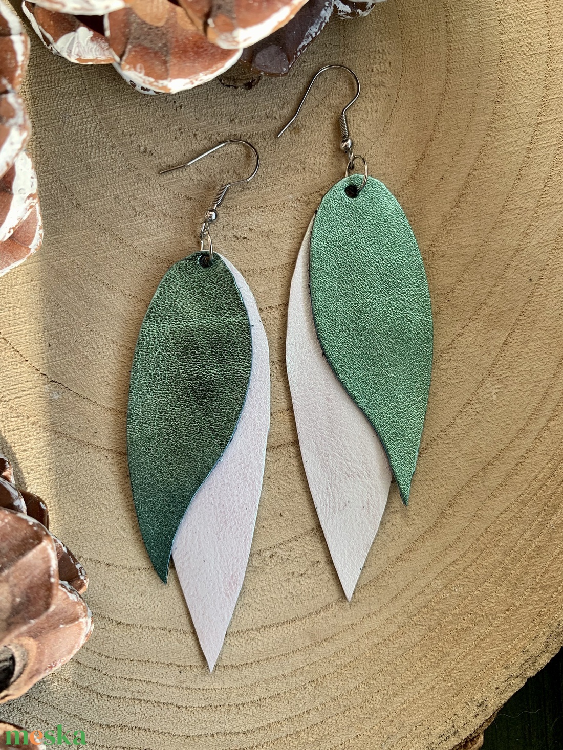 Bőr fülbevaló, 10 cm - ékszer - fülbevaló - lógó fülbevaló - Meska.hu