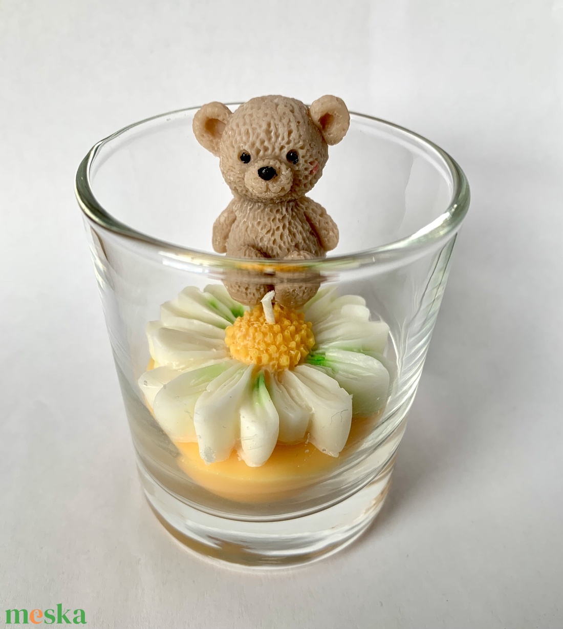 Illatgyertya, virágon csücsülő maci, jázmin illat - otthon & életmód - gyertya, illat, aroma - gyertya - Meska.hu