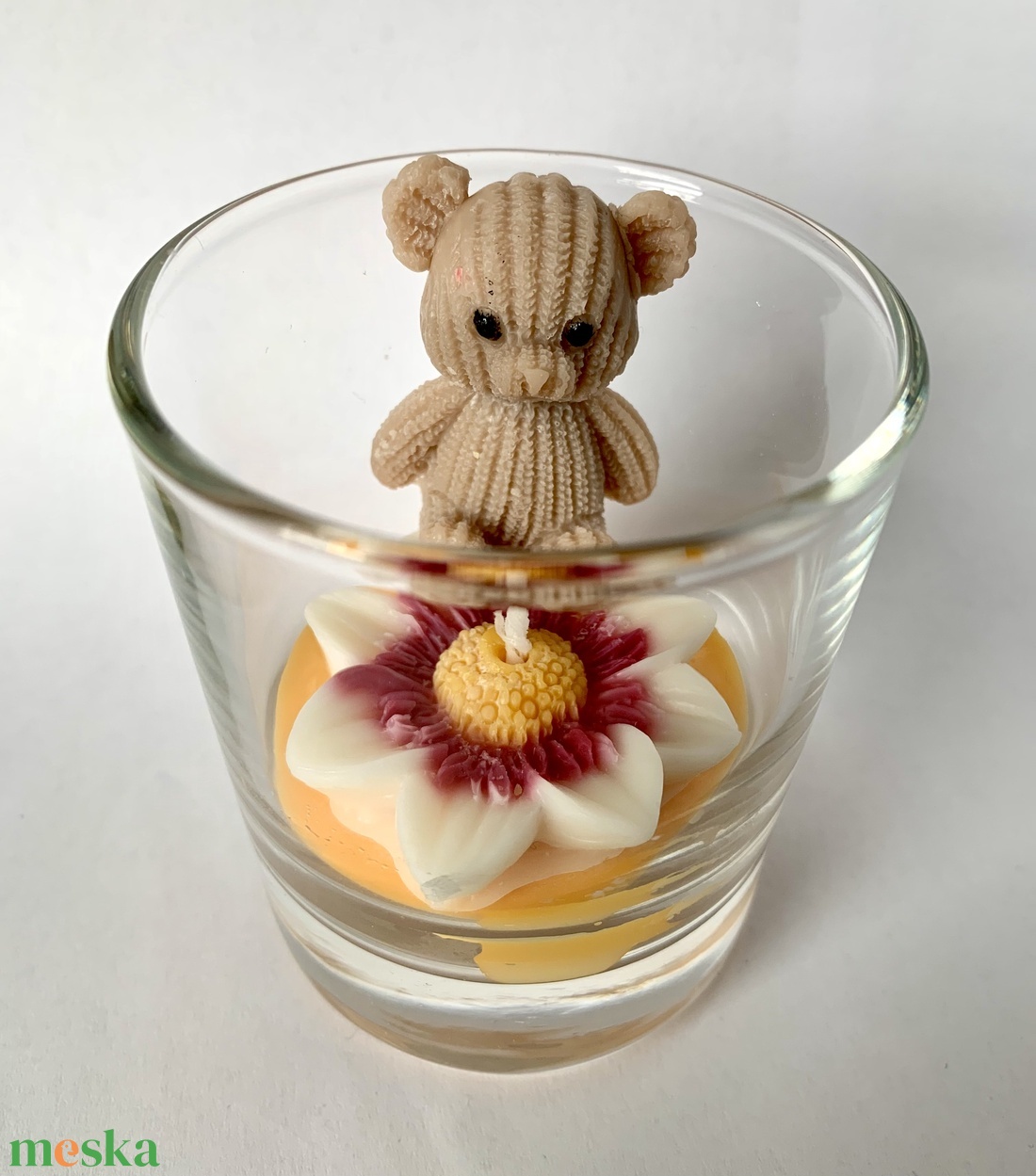 Illatgyertya, virágon csücsülő maci, jázmin illat - otthon & életmód - gyertya, illat, aroma - gyertya - Meska.hu