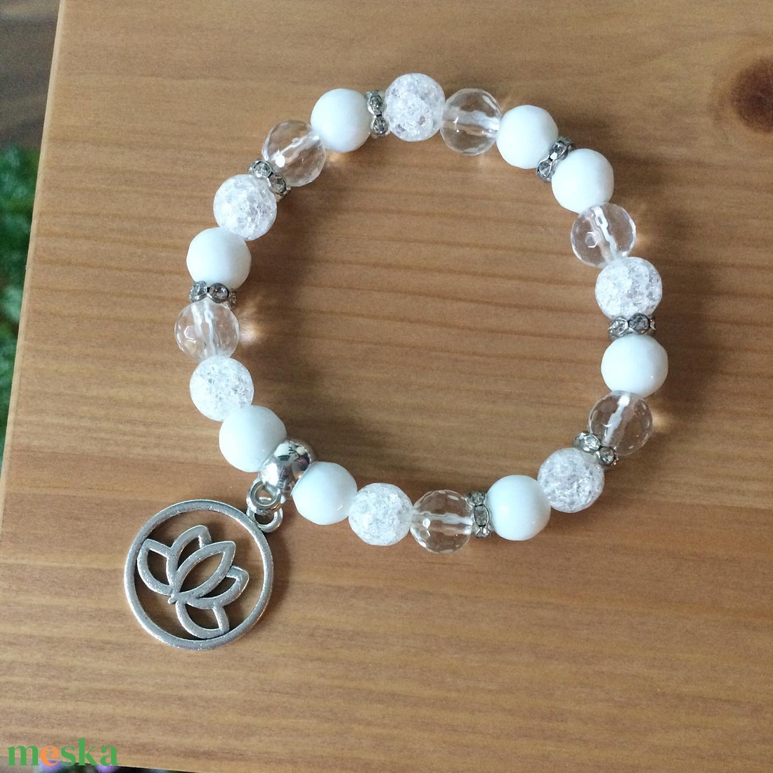 Lotus medálos karkötő több színben - ékszer - karkötő - charm karkötő - Meska.hu