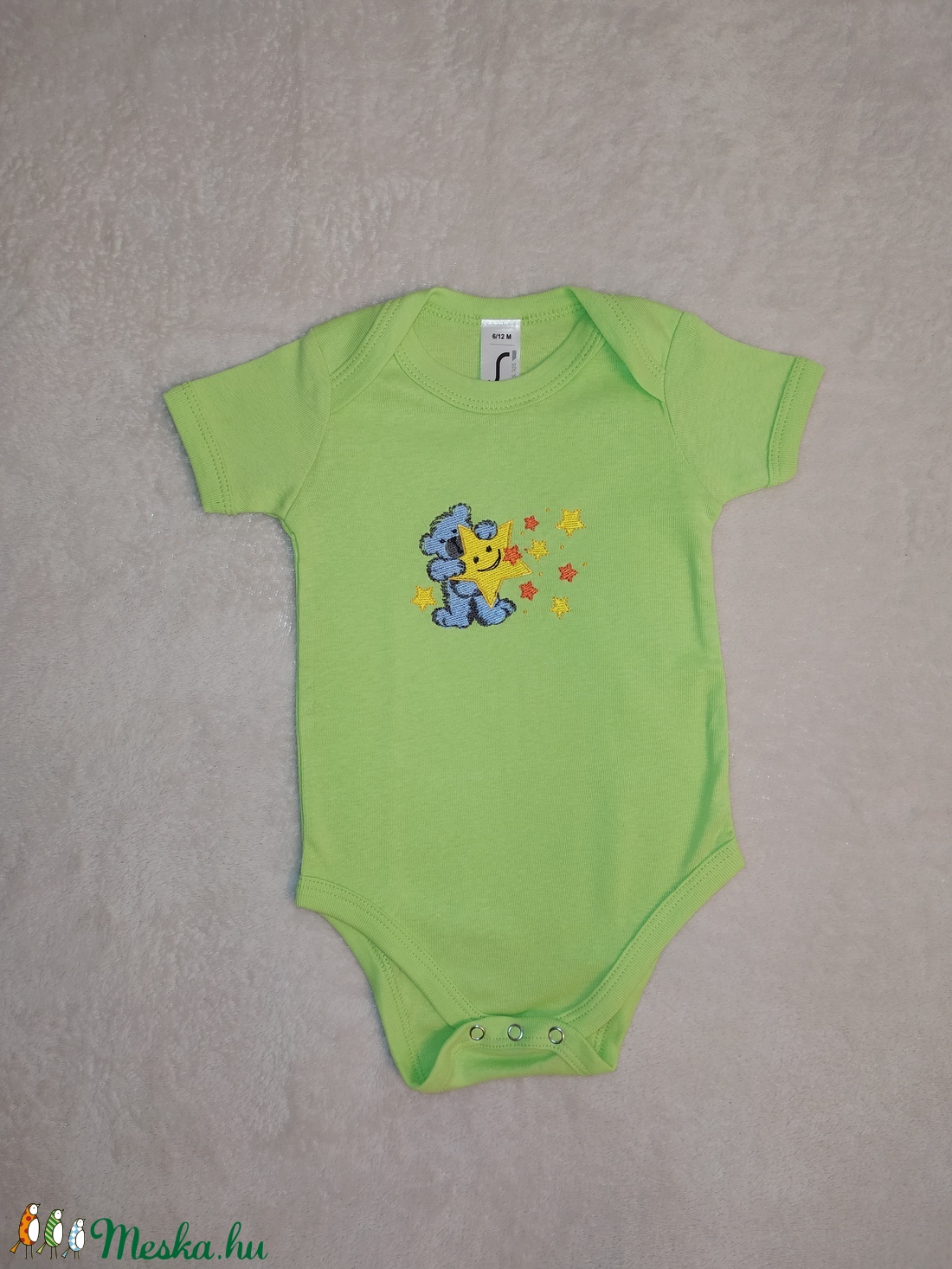 Hímzett macis baba body csillagokkal - ruha & divat - babaruha & gyerekruha - body - Meska.hu Hímzett macis baba body csillagokkal - ruha & divat - babaruha & gyerekruha - body - Meska.hu