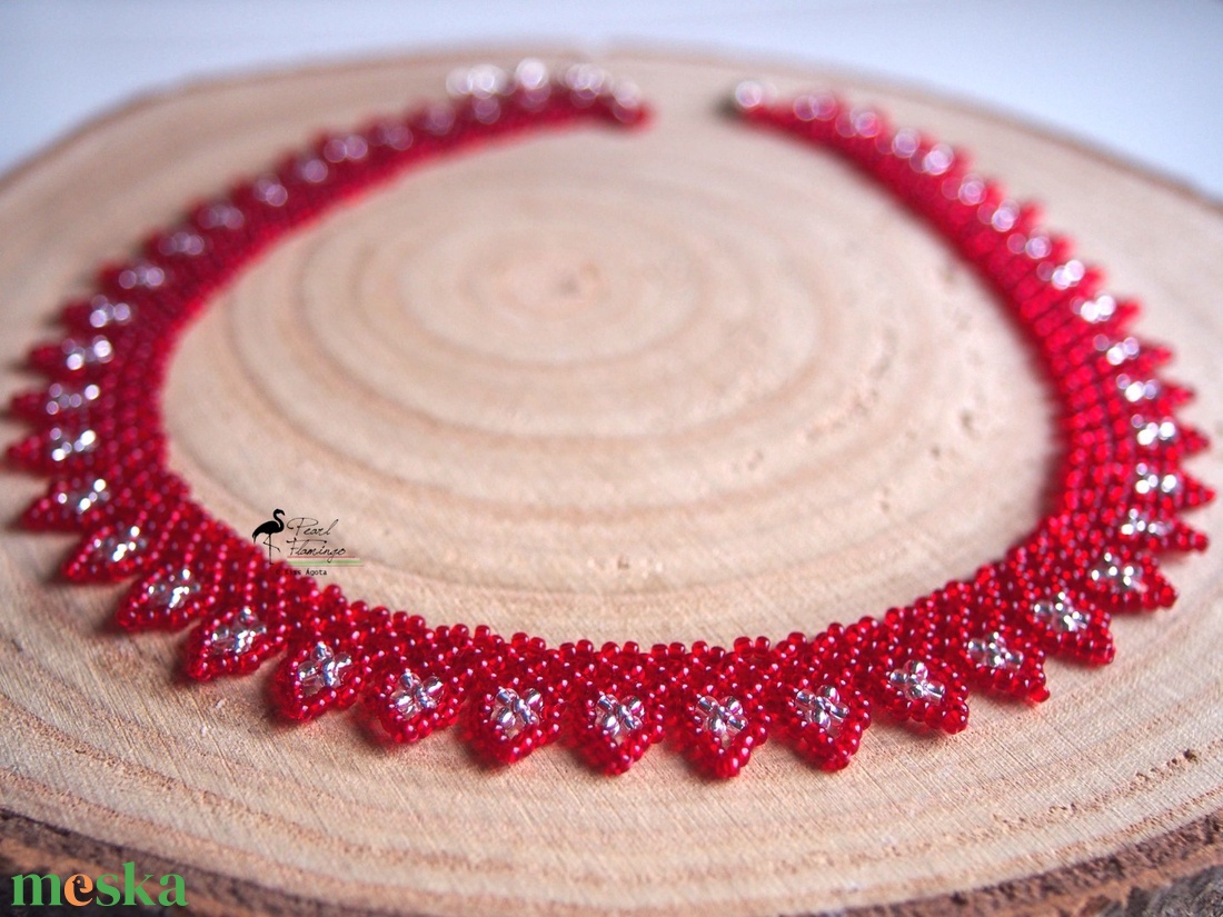 Kis piros- népi jellegű ékszer - ékszer - nyaklánc - gyöngyös nyaklánc - Meska.hu